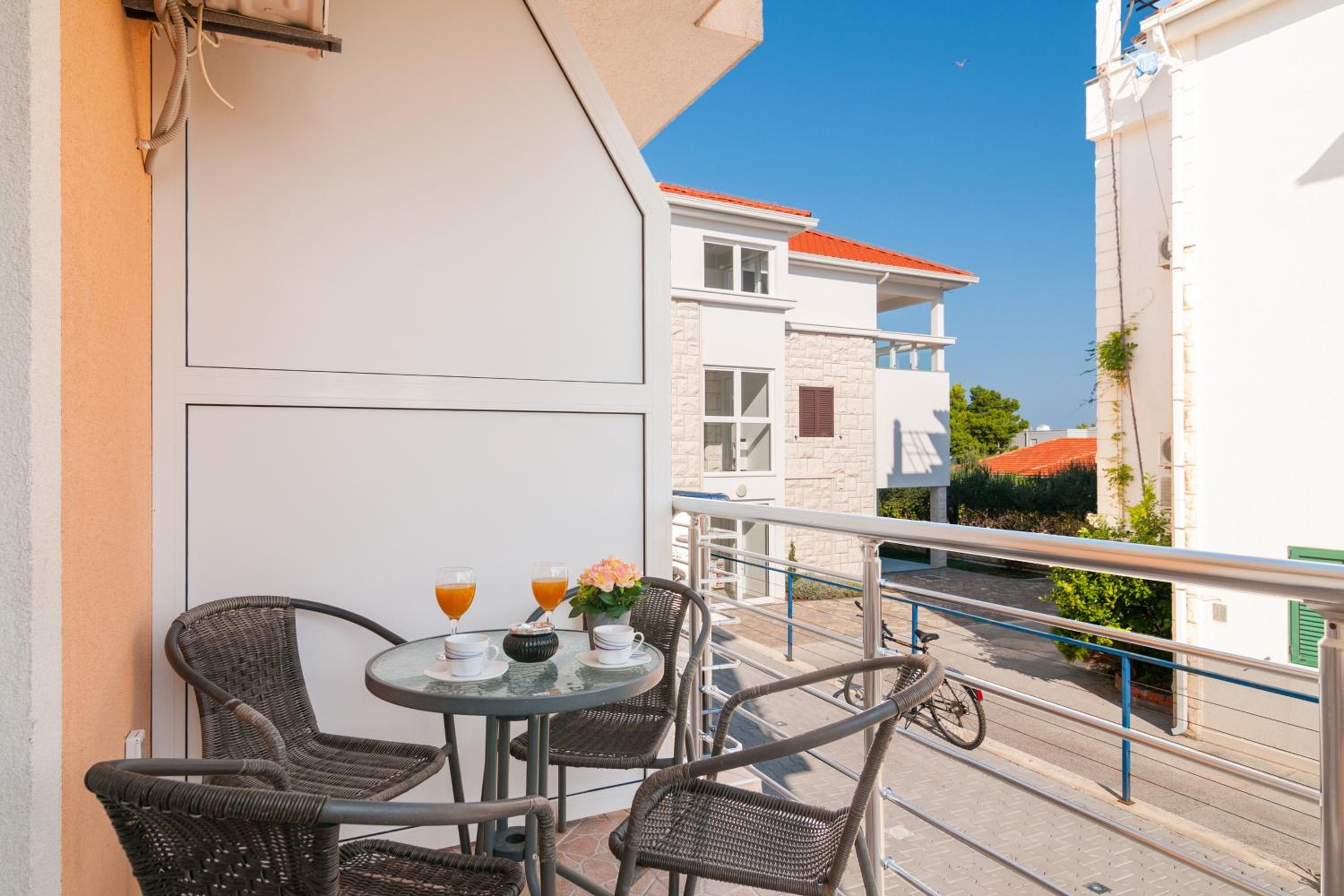 One Bedroom Apartment with Balcony - Photo 7