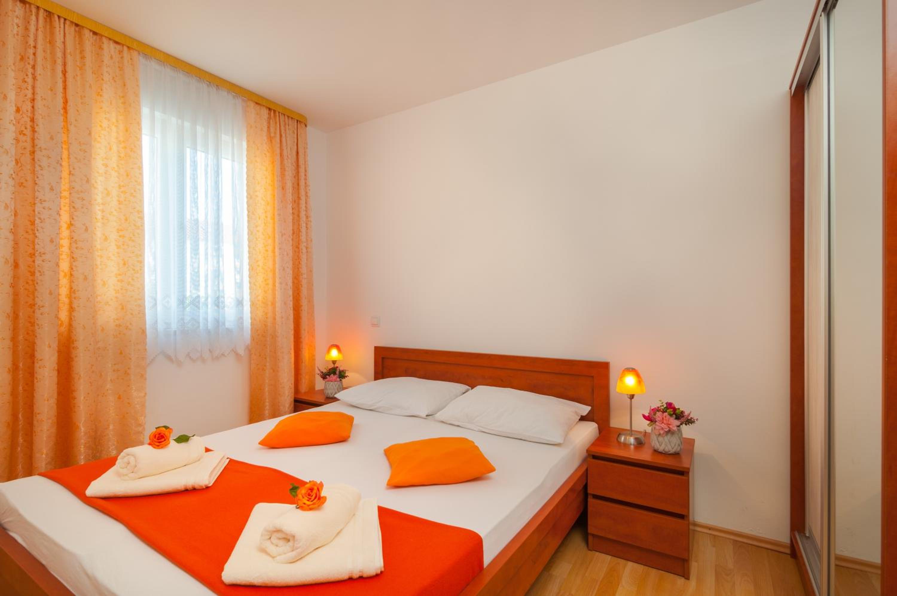 One Bedroom Apartment with Balcony - Photo 1