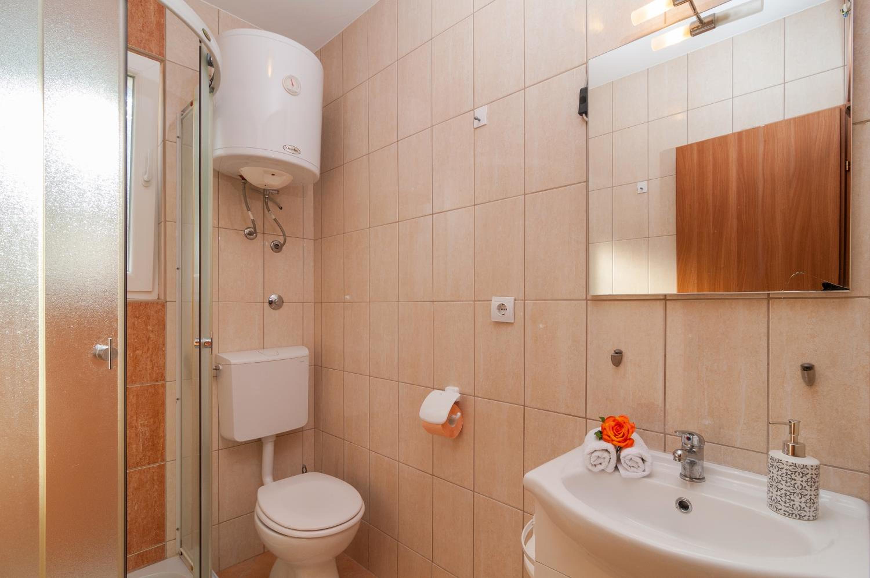 One Bedroom Apartment with Balcony - Photo 10