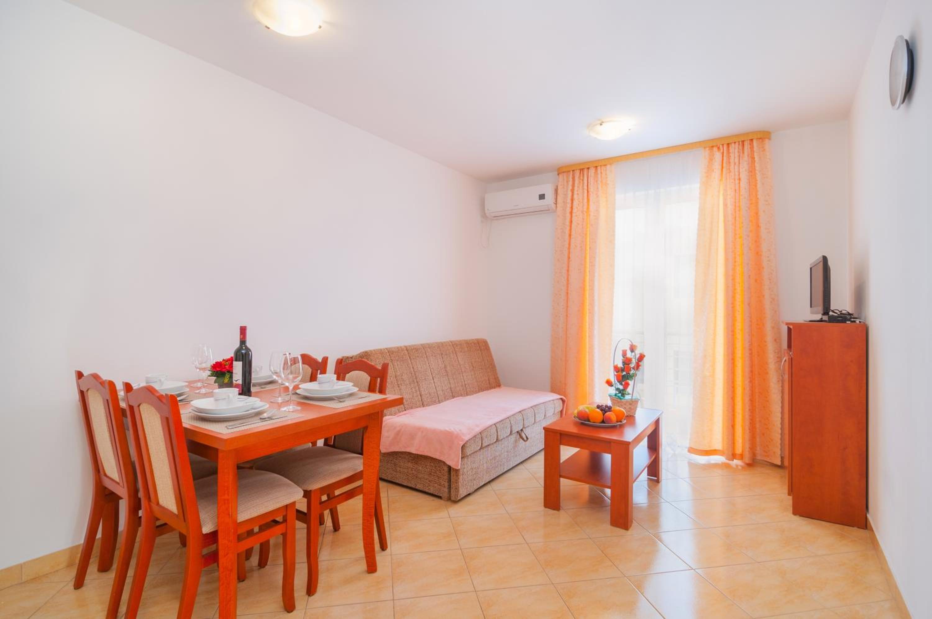 One Bedroom Apartment with Balcony - Photo 11