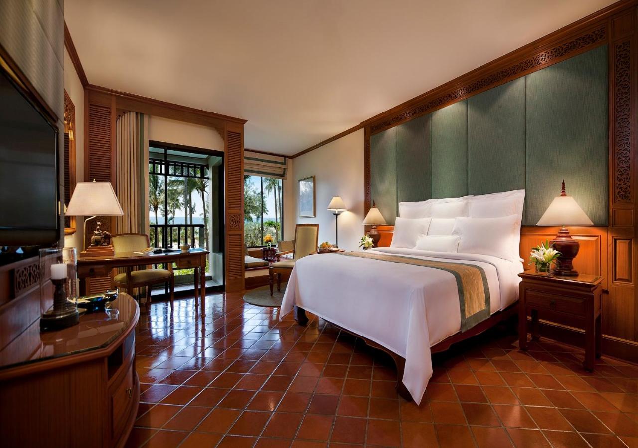 Deluxe Garden Sea, Guest room, 1 King, Partial sea view
