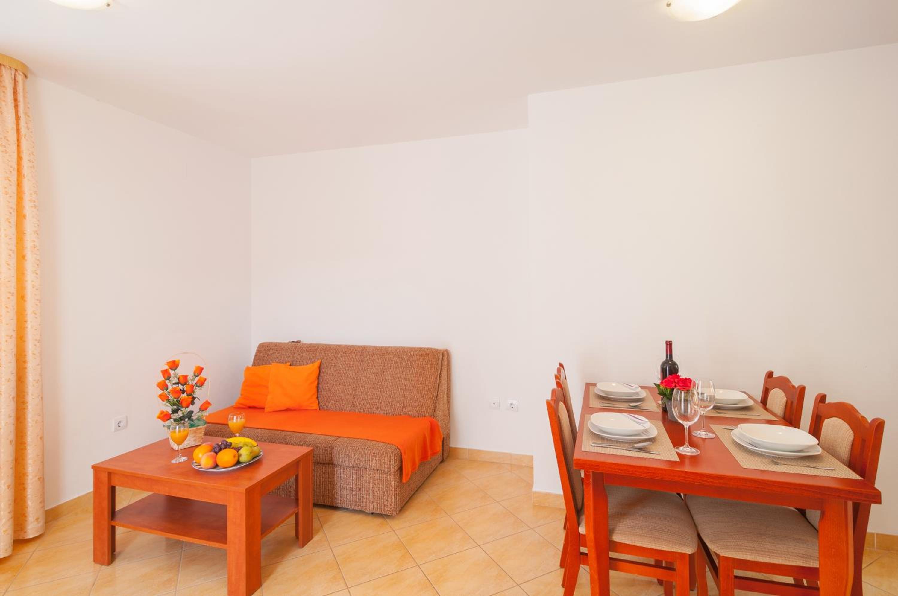Two bedroom apartment with Balcony - Photo 11