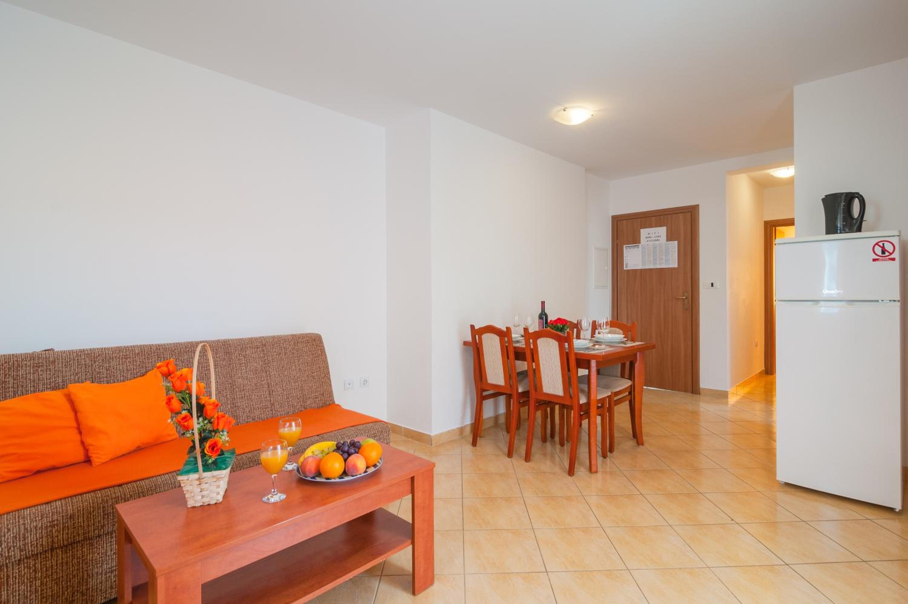 Two bedroom apartment with Balcony - Photo 10