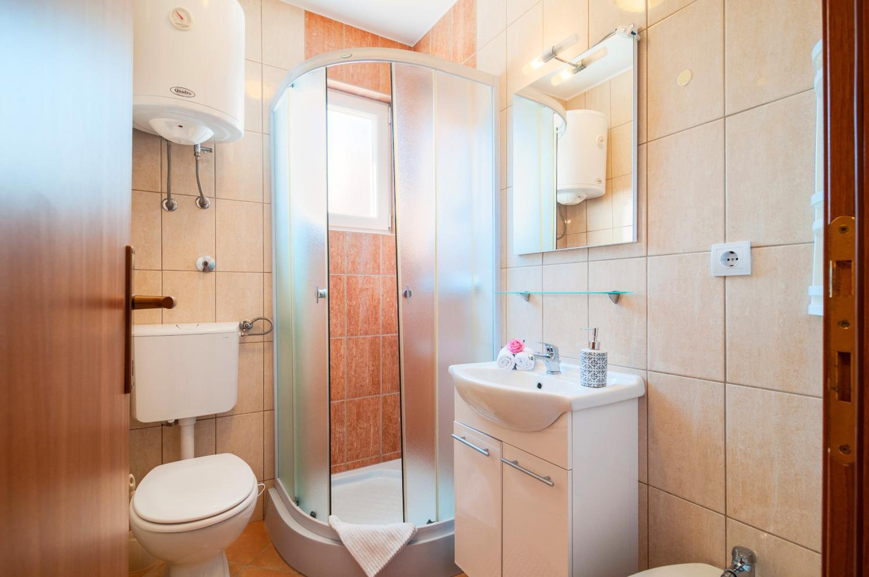 Two bedroom apartment with Balcony - Photo 8