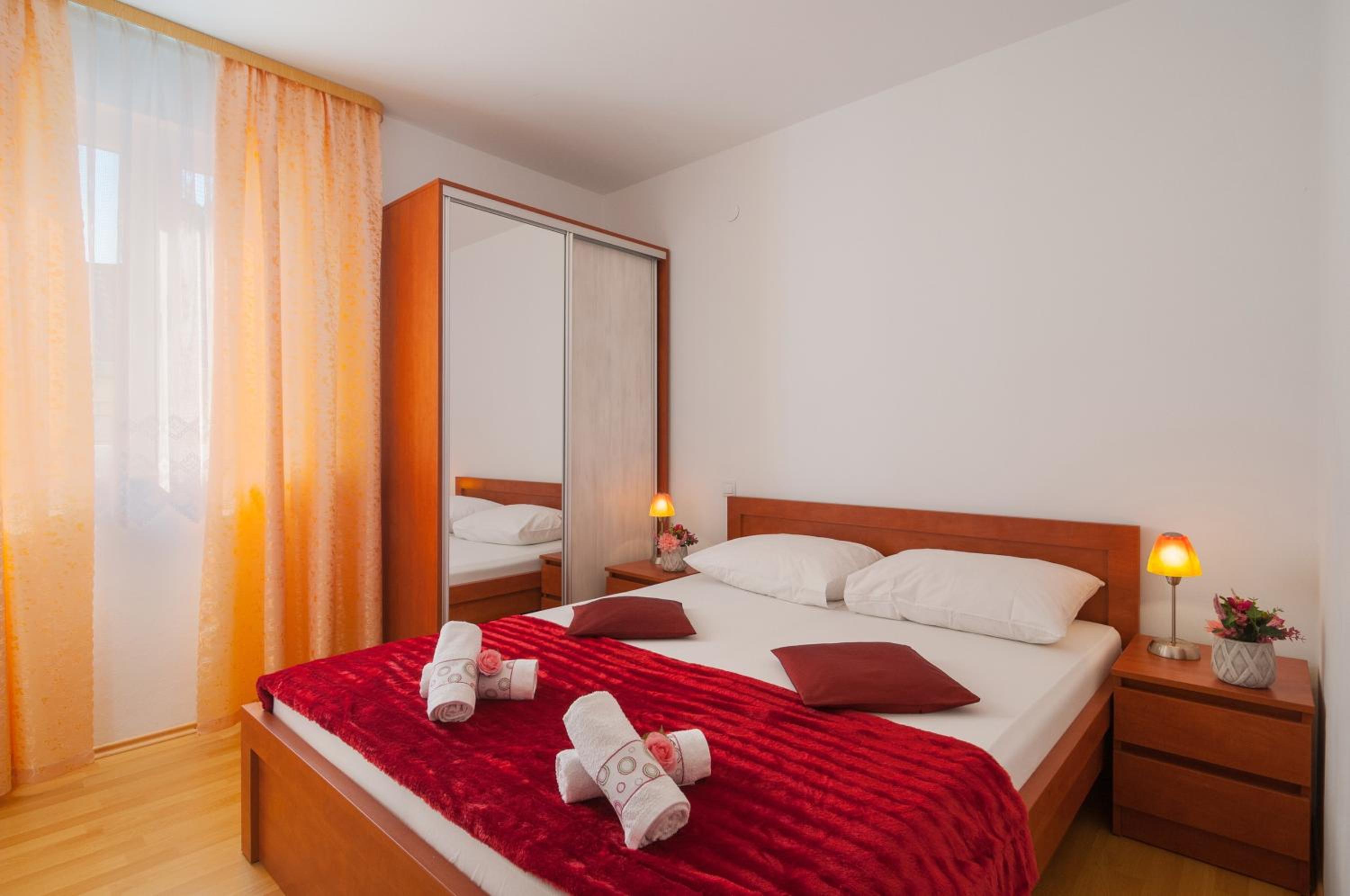 Two bedroom apartment with Balcony - Photo 4