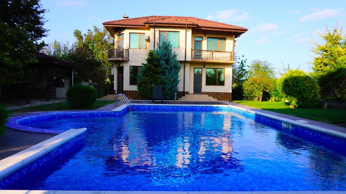 Villa with Private Pool photo 1