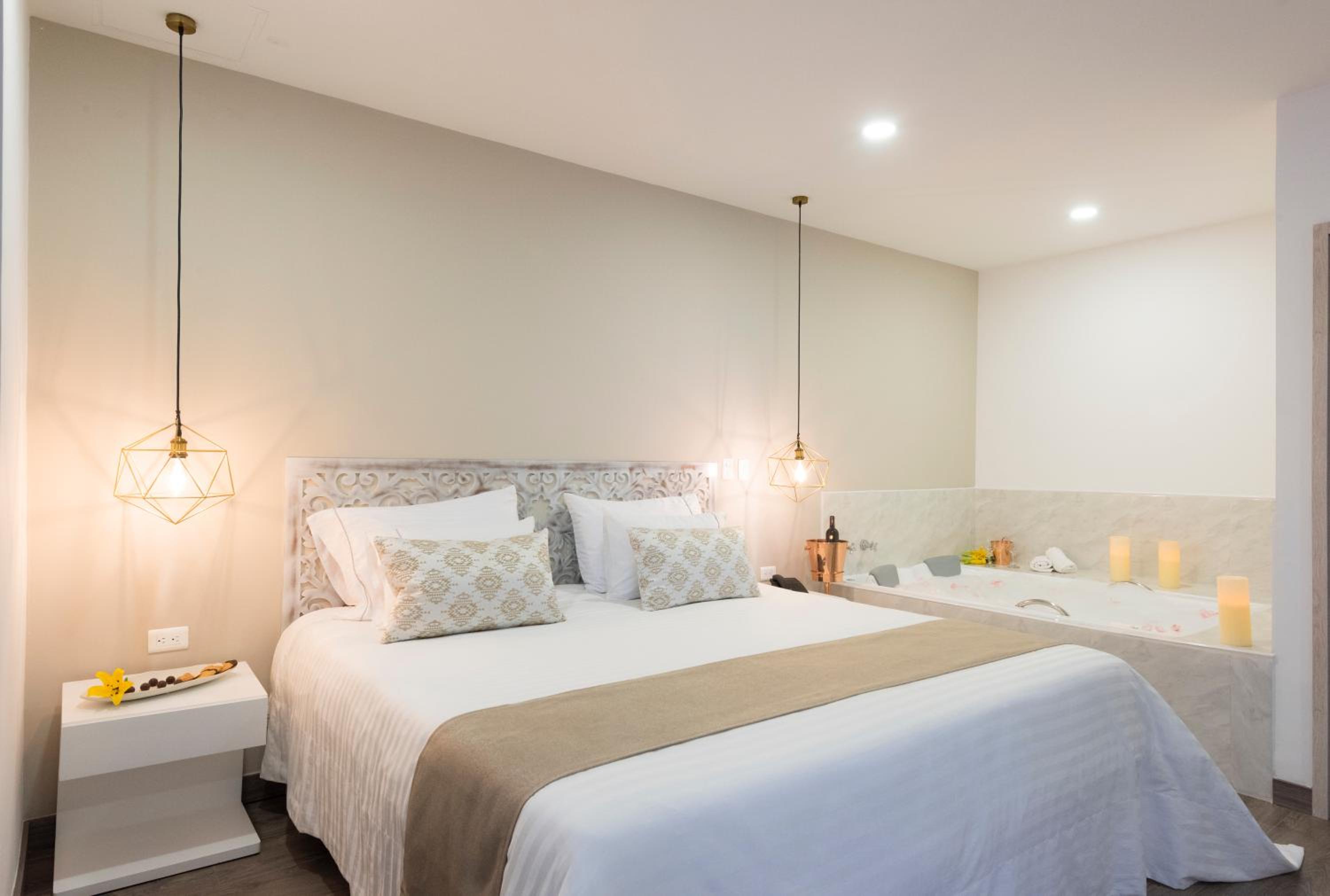 King Suite with Spa Bath photo 3