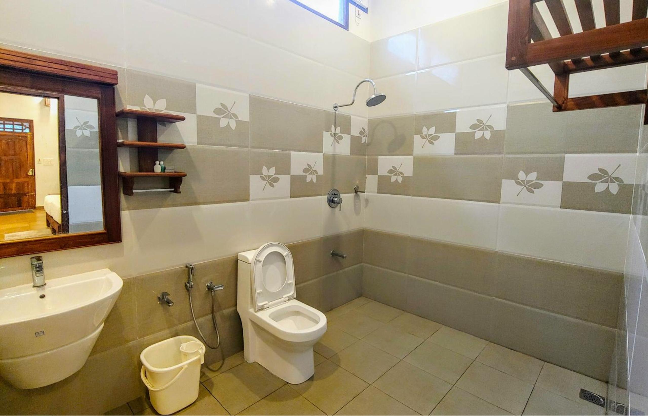 Double Room with Balcony - Photo 4