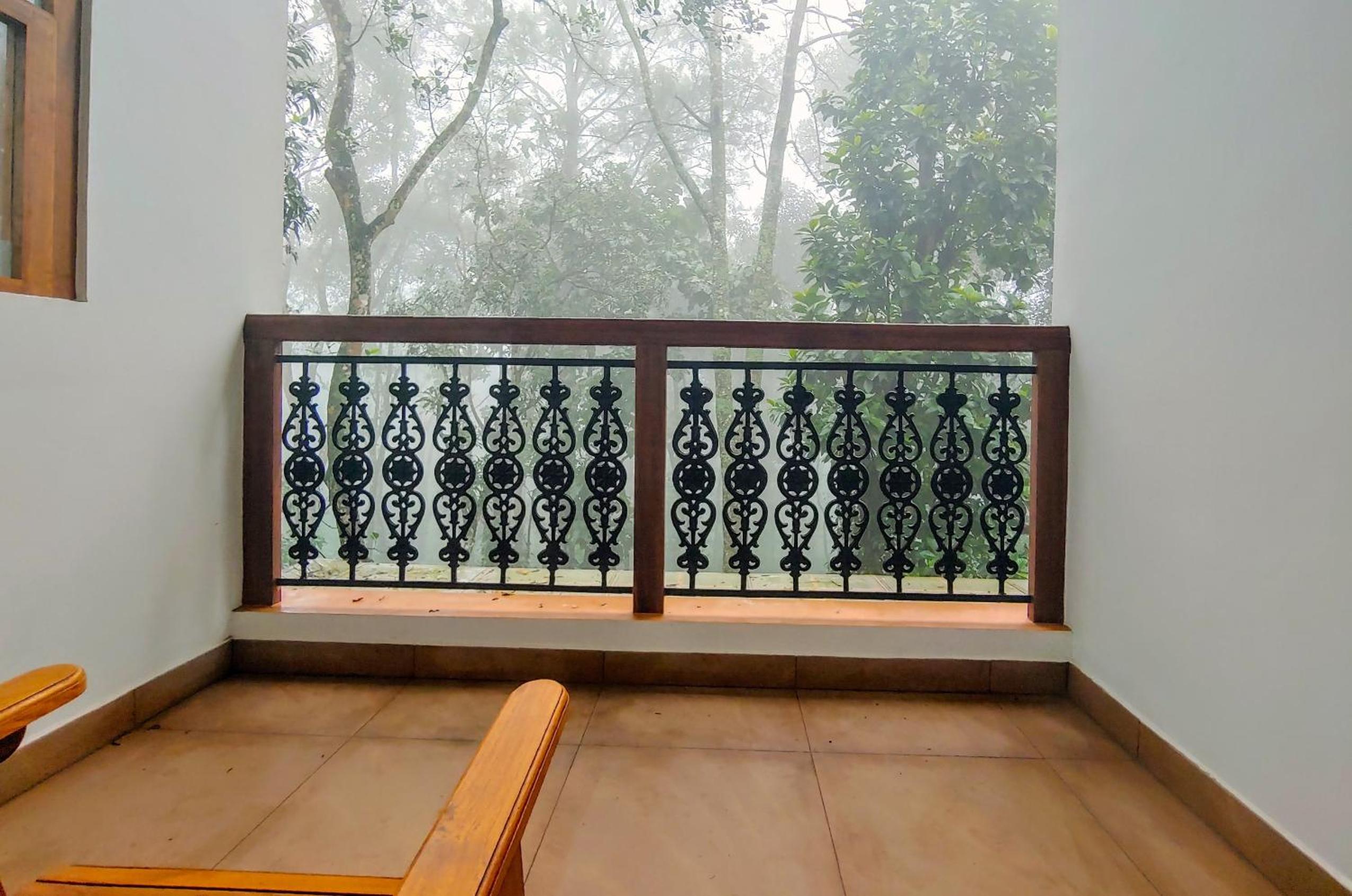 Double Room with Balcony - Photo 3