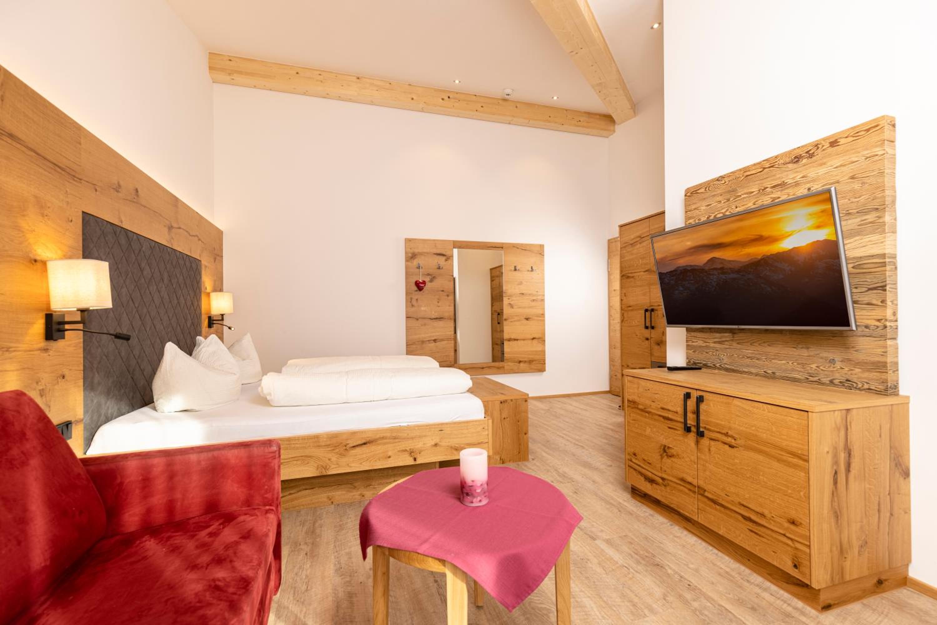Deluxe Room (2 Adults + 1 Child) photo 2