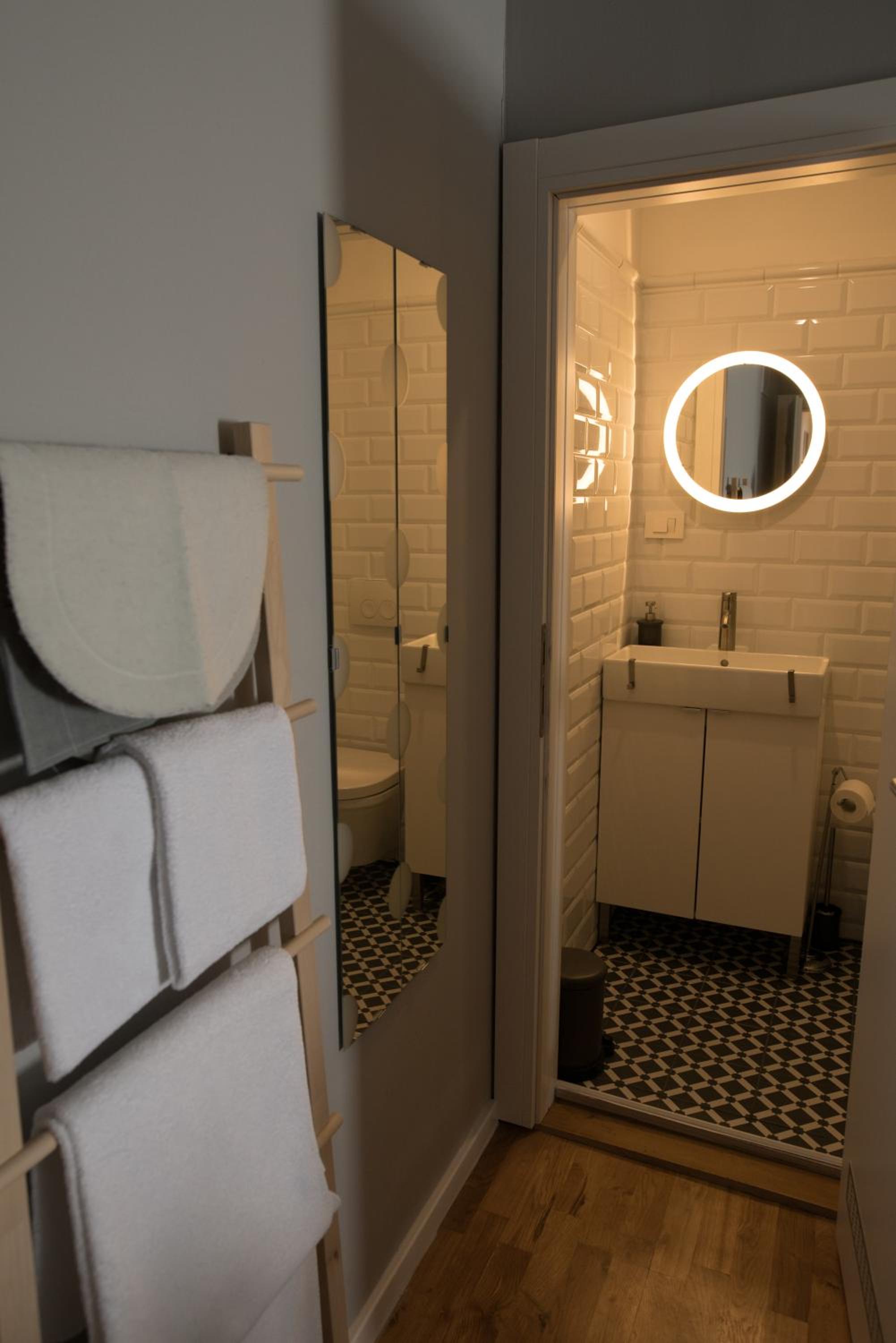 Quadruple Room with Private Bathroom - Photo 5