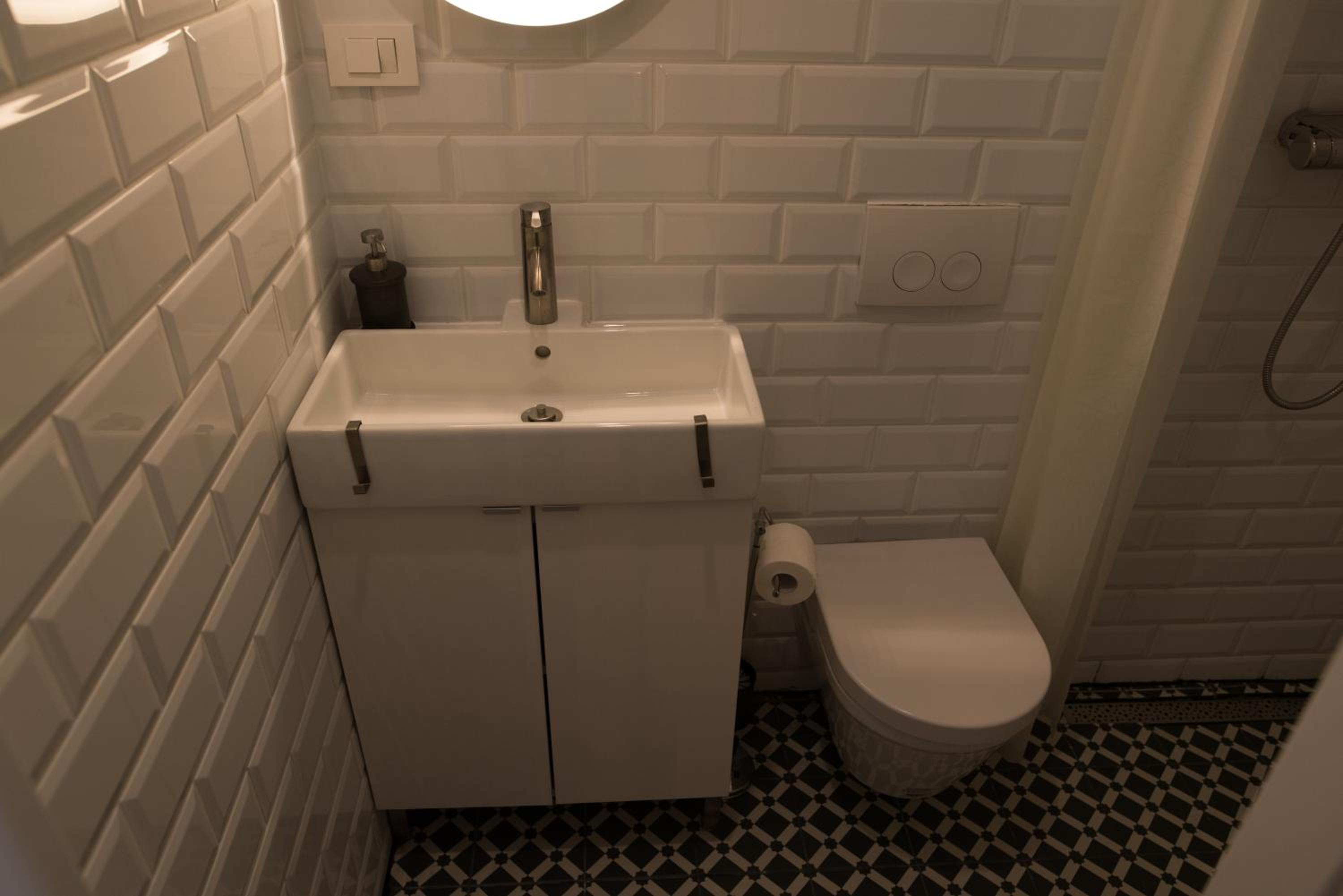 Quadruple Room with Private Bathroom - Photo 4