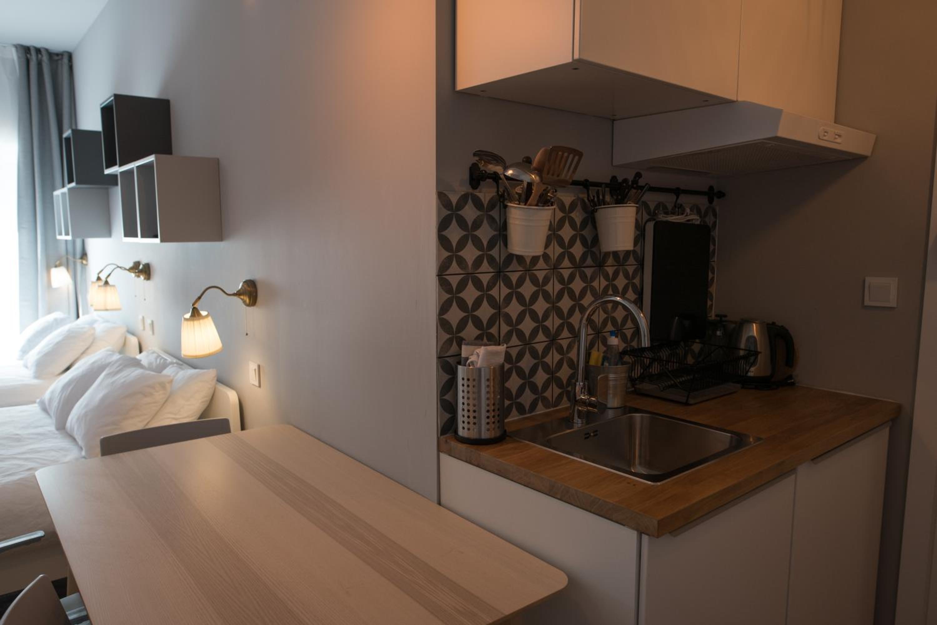 Quadruple Room with Private Bathroom - Photo 11