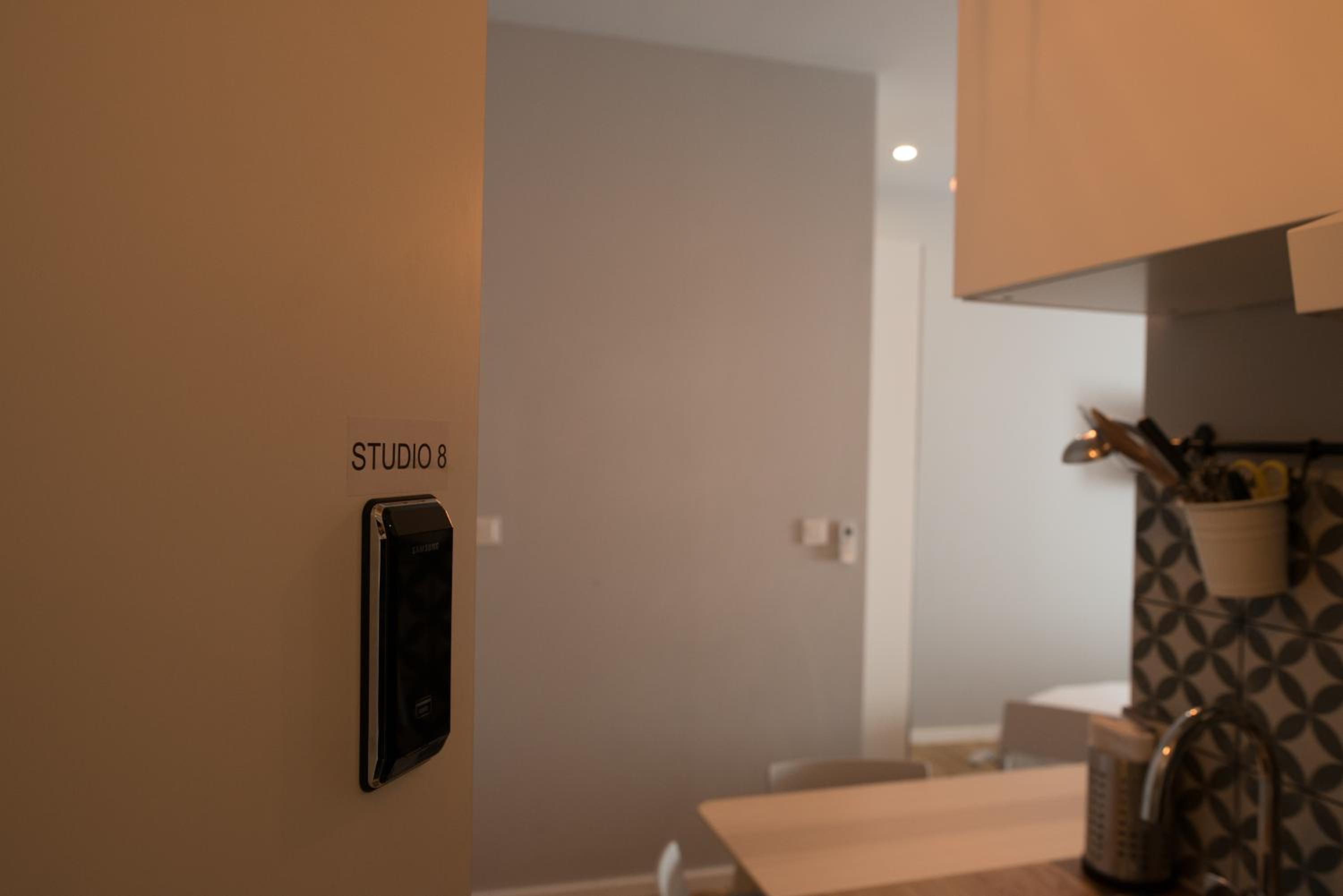 Quadruple Room with Private Bathroom - Photo 9