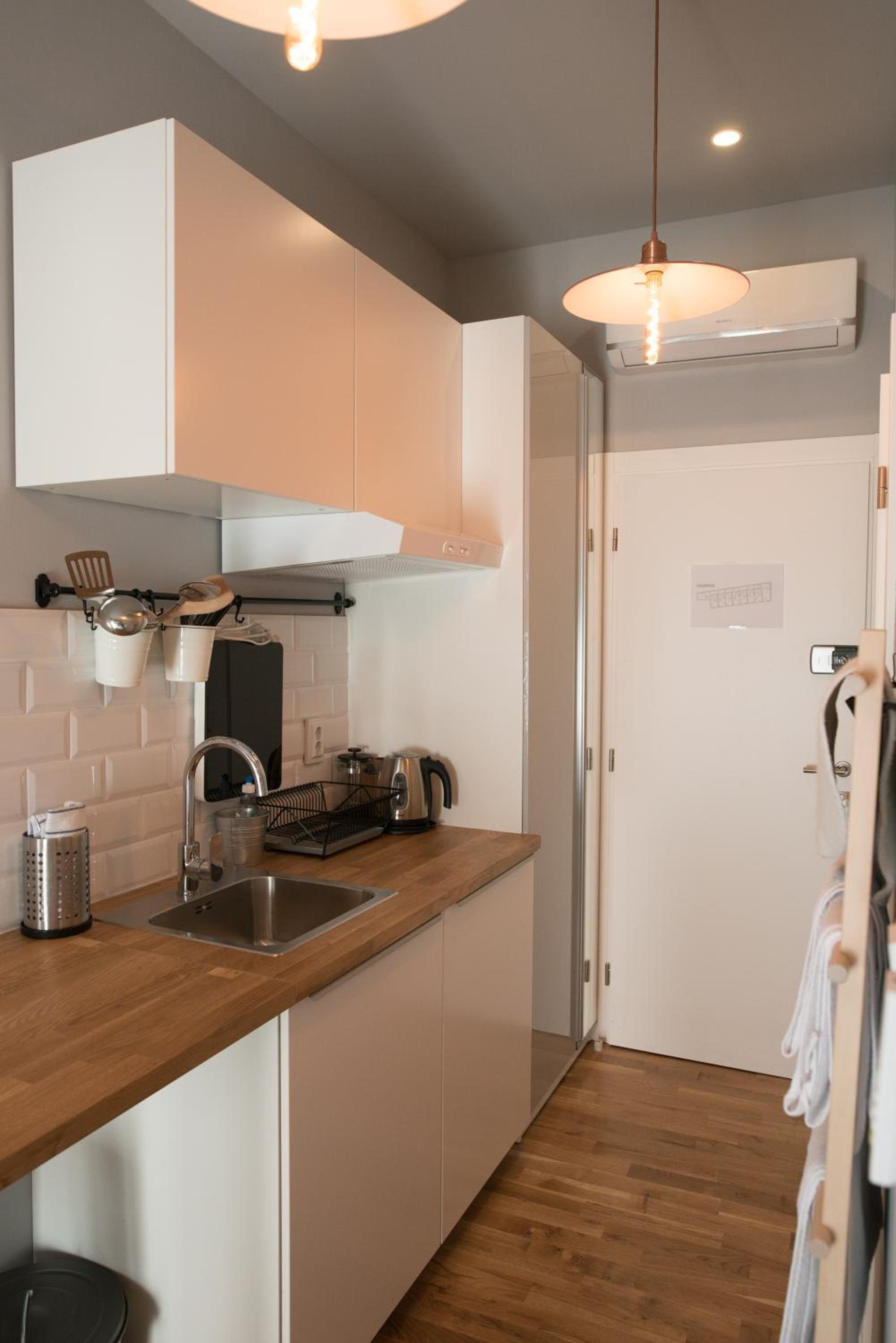 Double Room with Private Bathroom - Photo 10