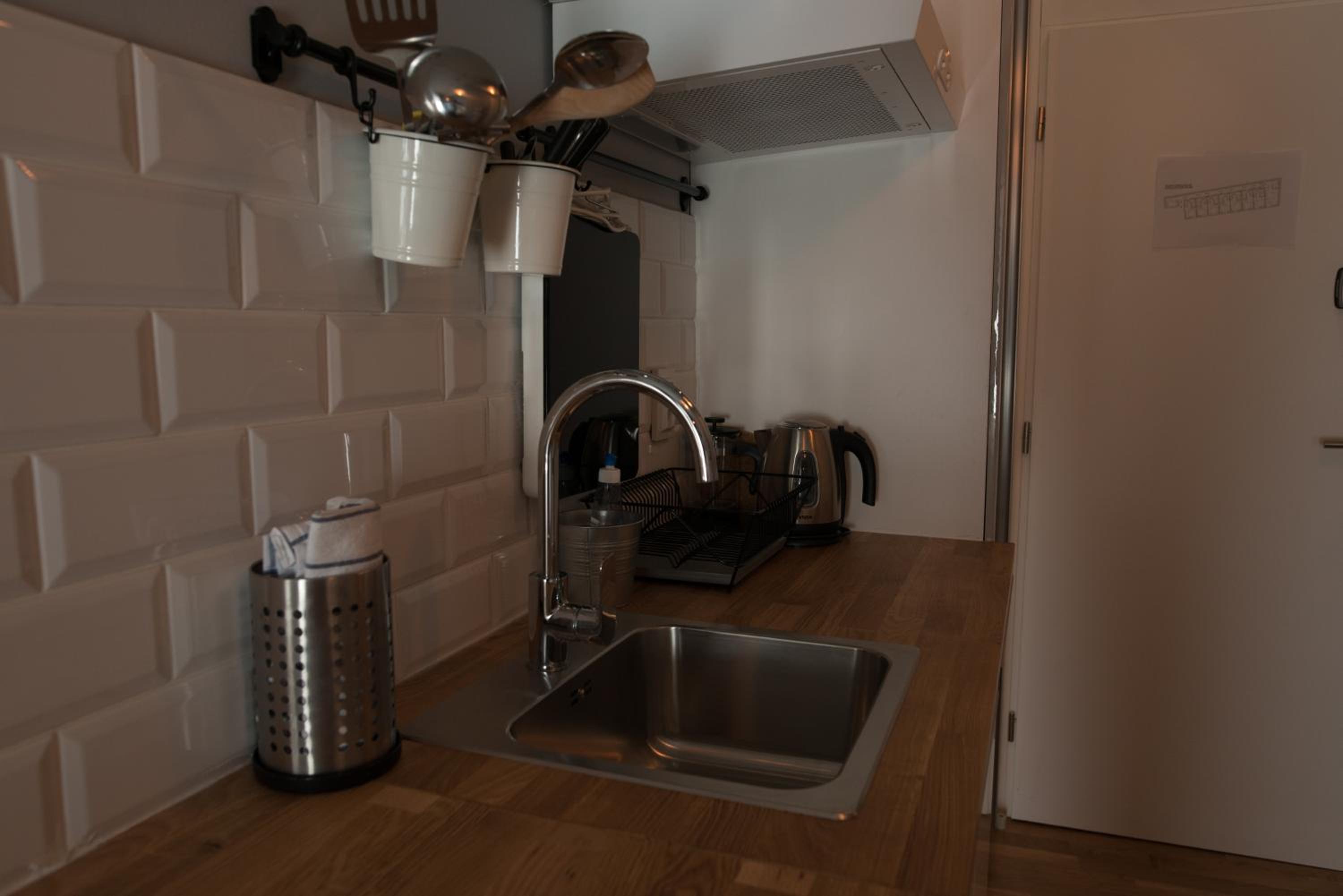 Double Room with Private Bathroom - Photo 8
