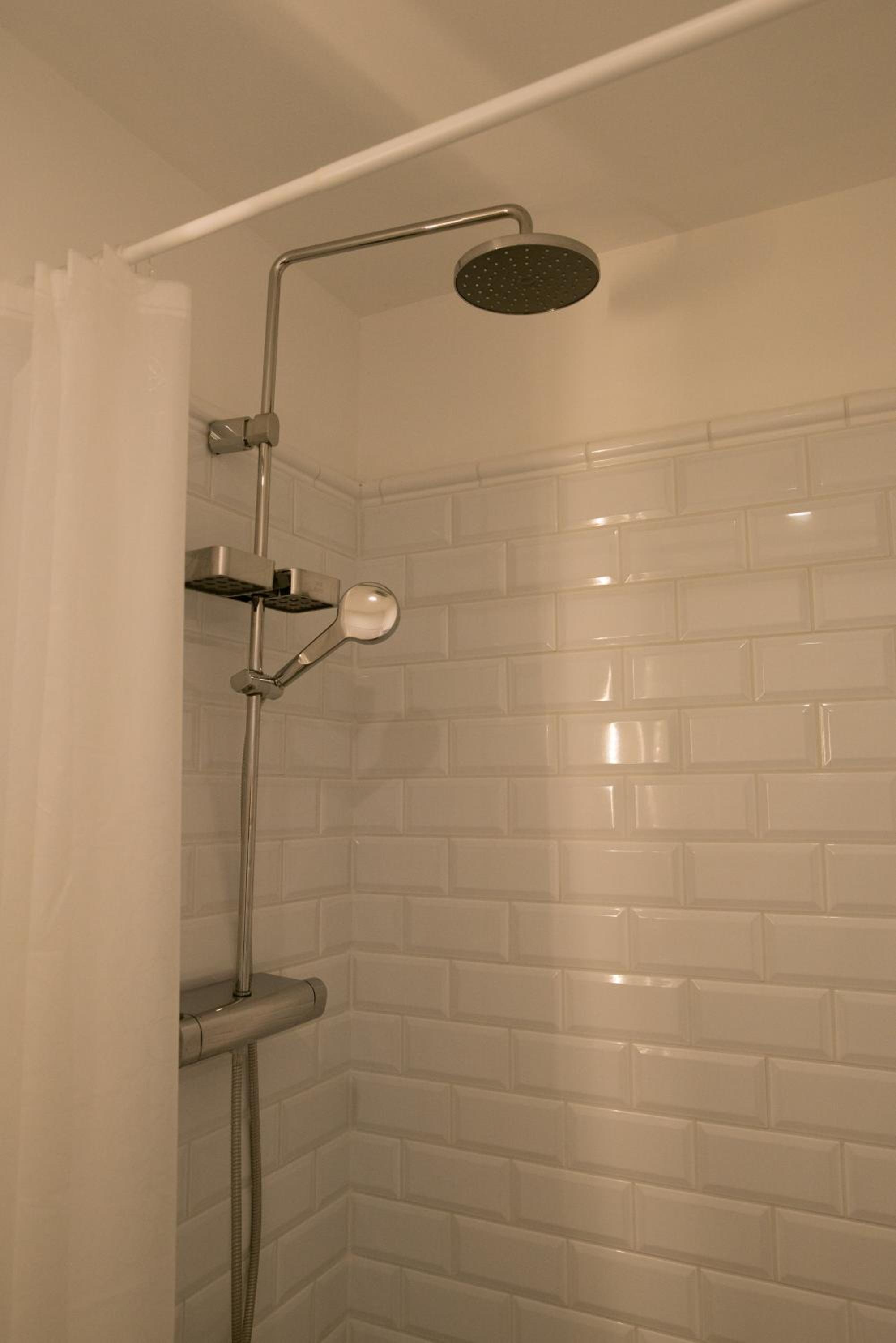 Double Room with Private Bathroom - Photo 14
