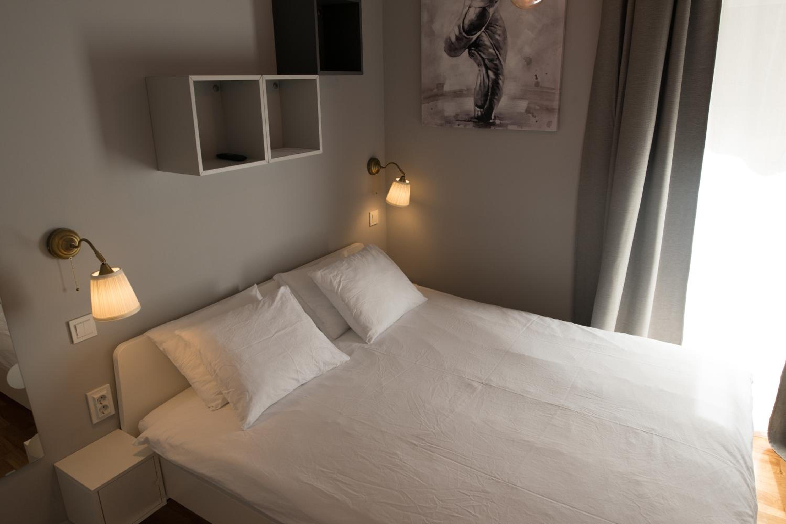 Double Room with Private Bathroom - Photo 9