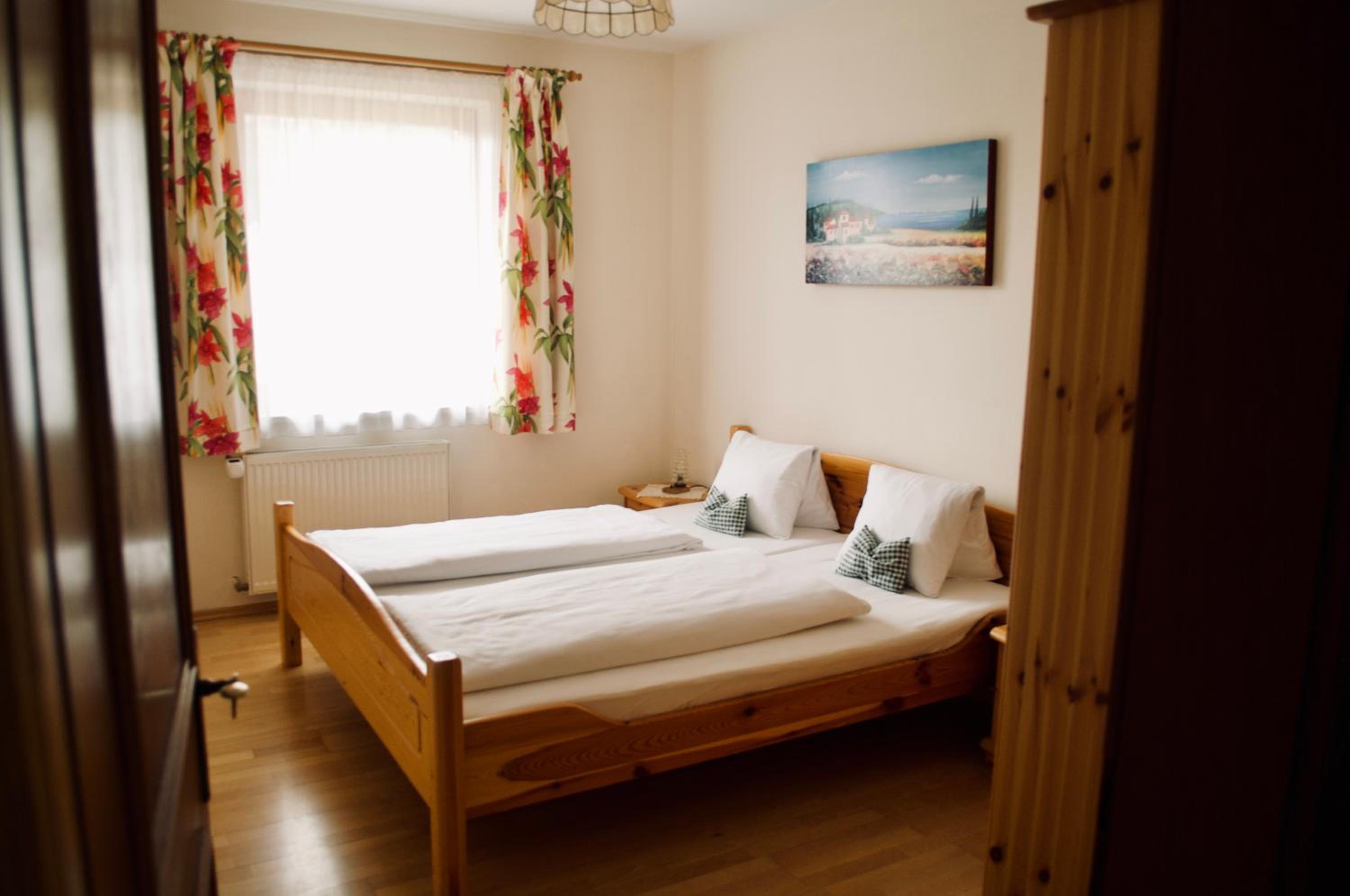One-Bedroom Apartment with Balcony 1  photo 2