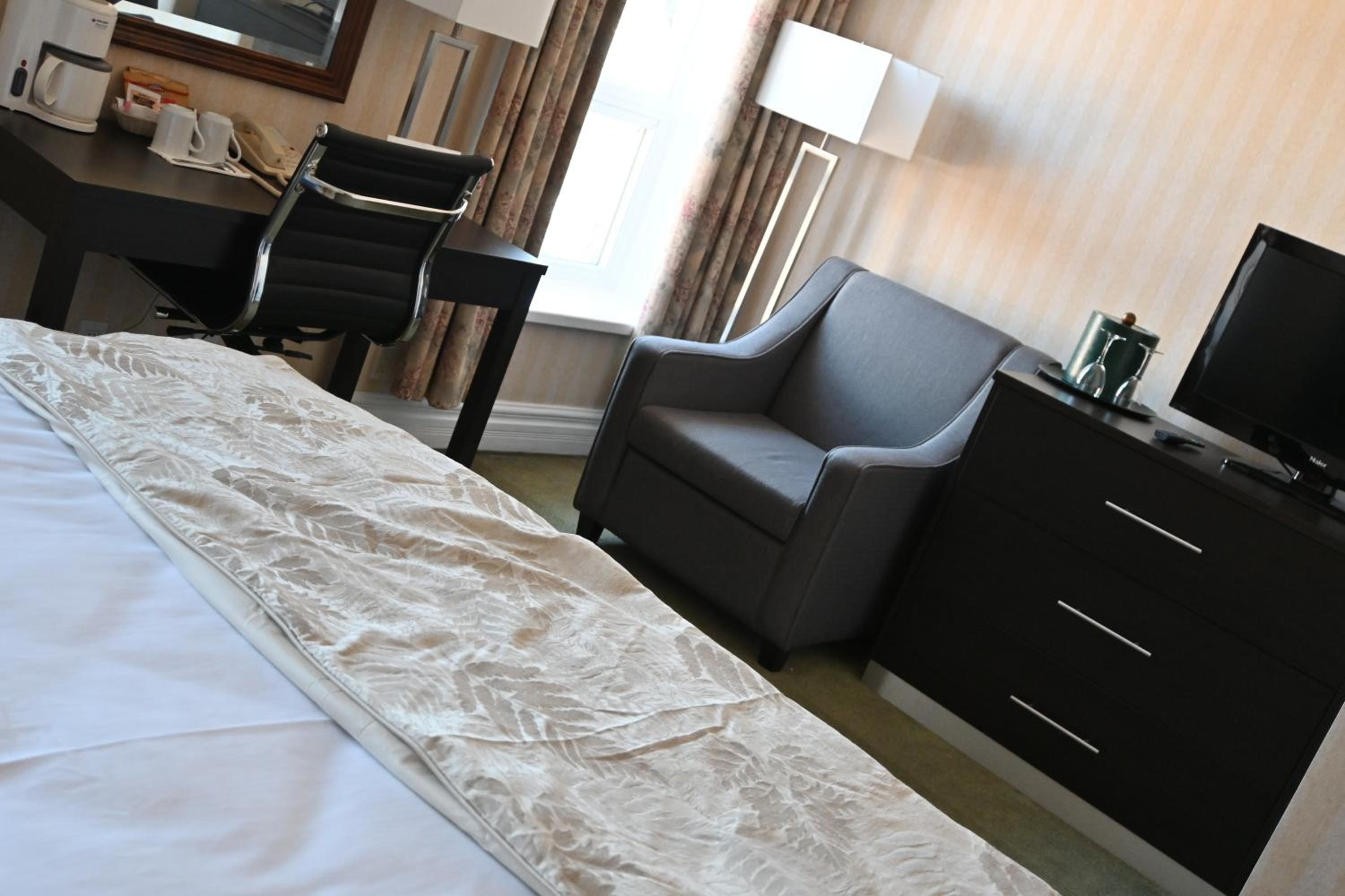 Queen Room - Photo 8