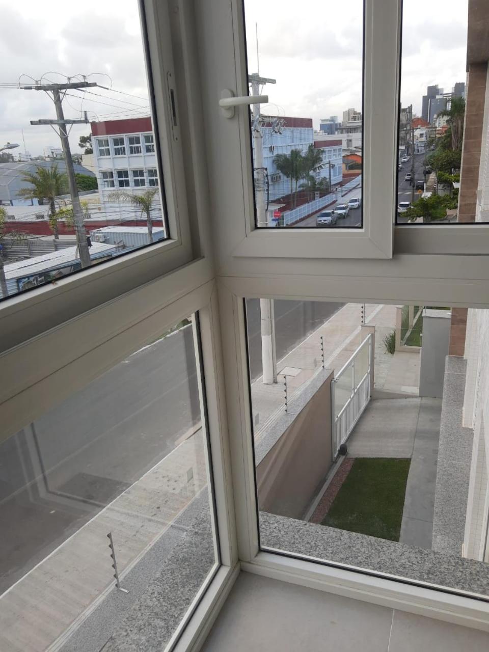 Three-Bedroom Apartment - Photo 10