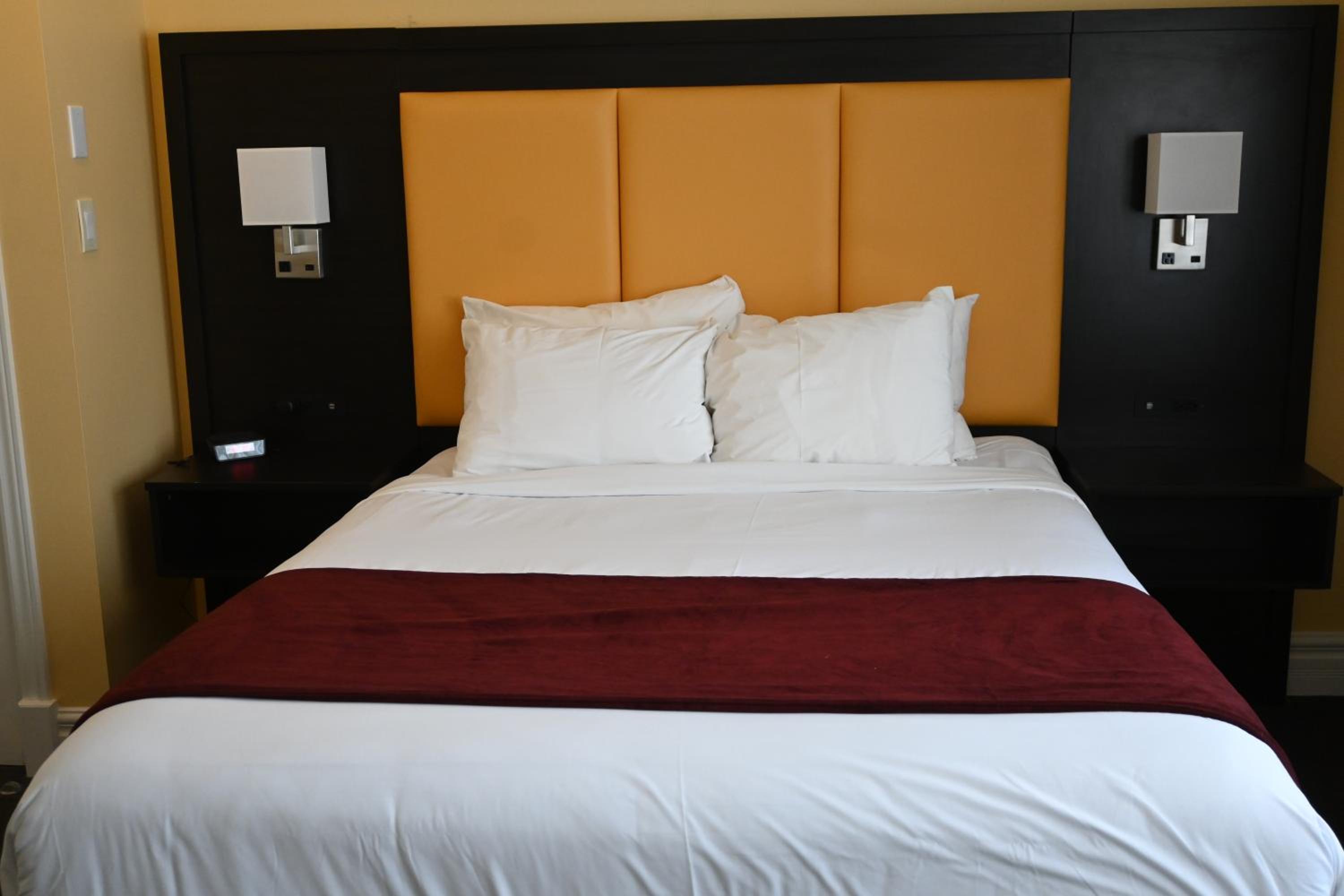 Queen Room - Photo 10