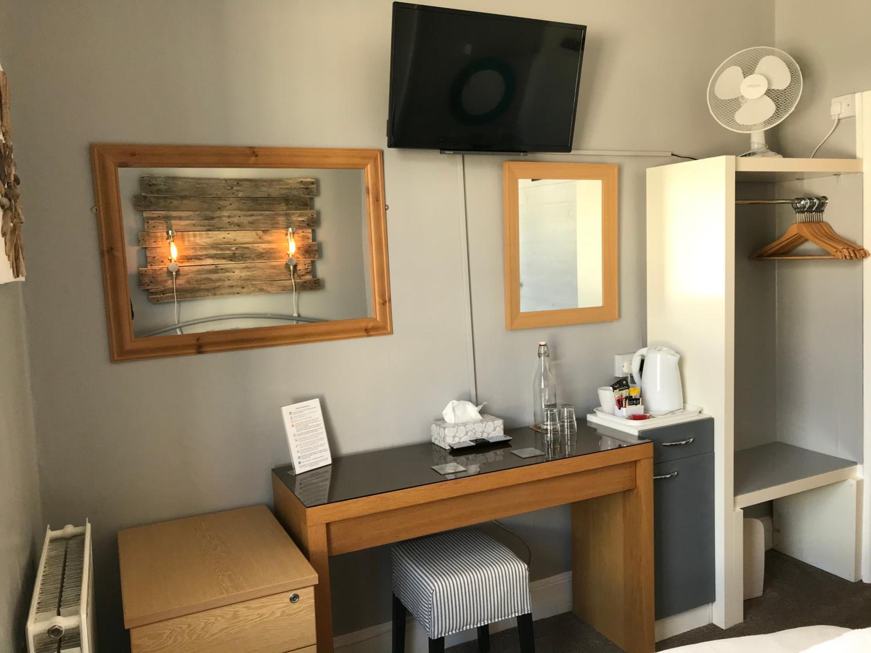 Double Room with Private External Bathroom photo 2