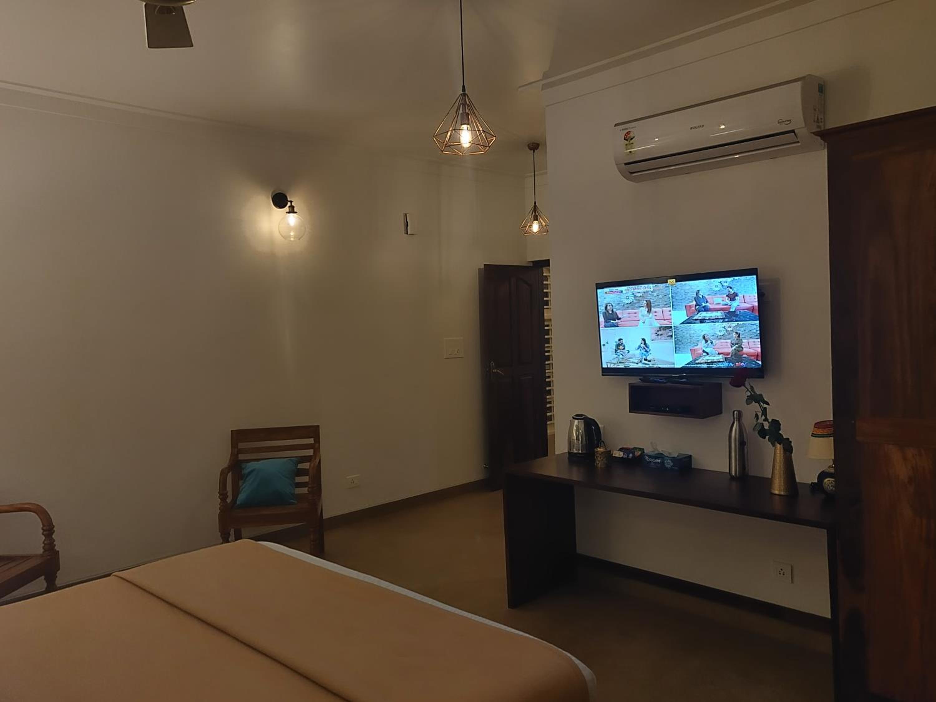 Superior King Room - Photo 2