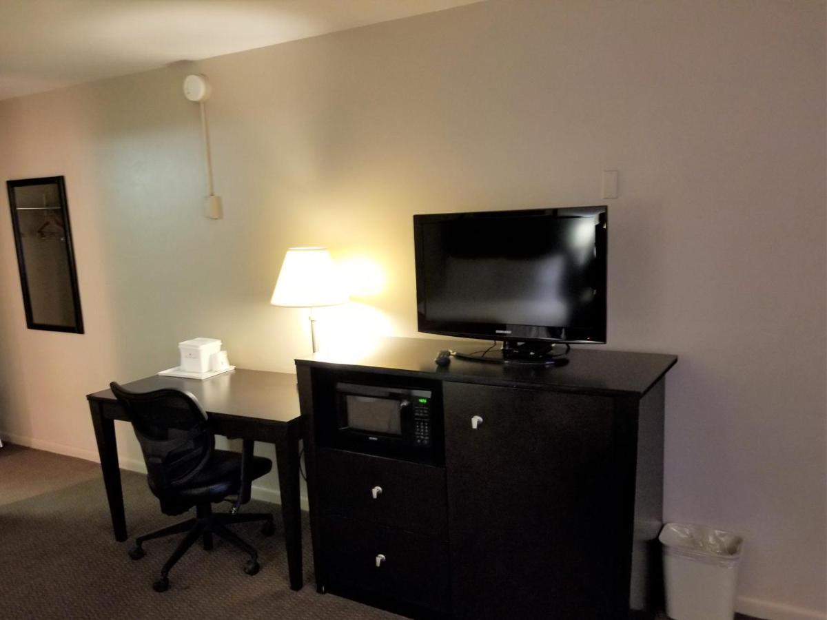 Double Room with Two Double Beds - Smoking photo 1