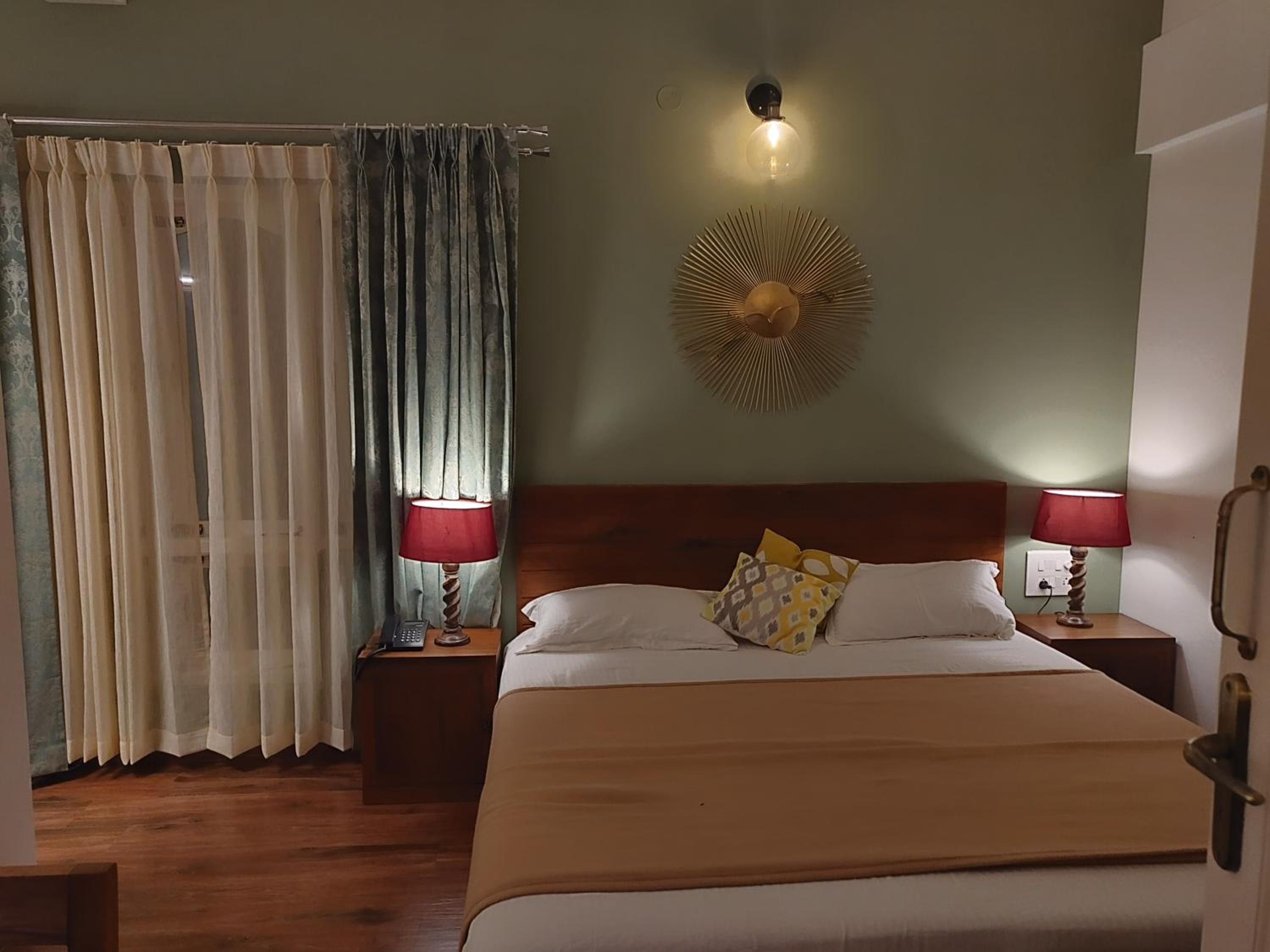 Superior King Room - Photo 5