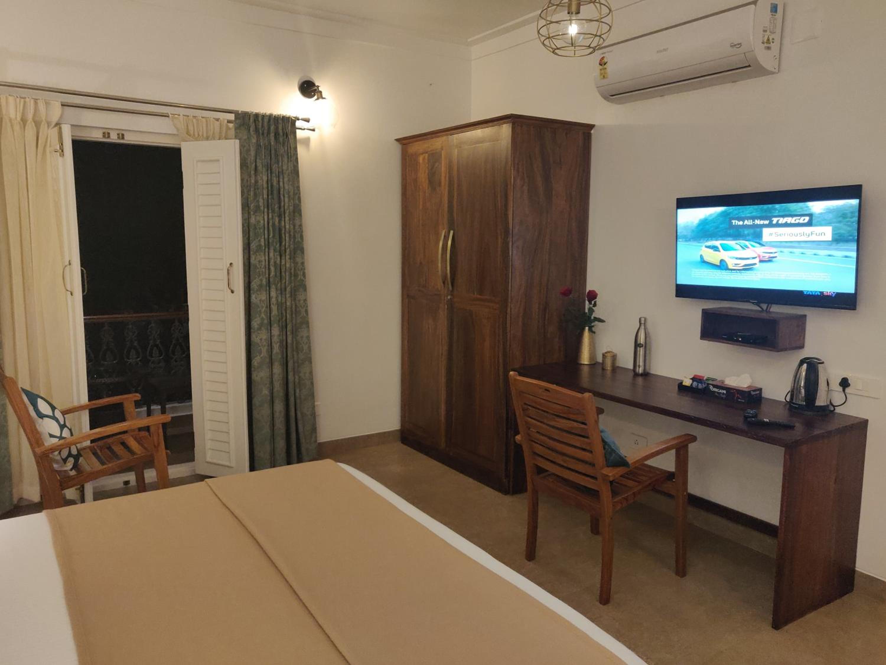 Superior King Room - Photo 6