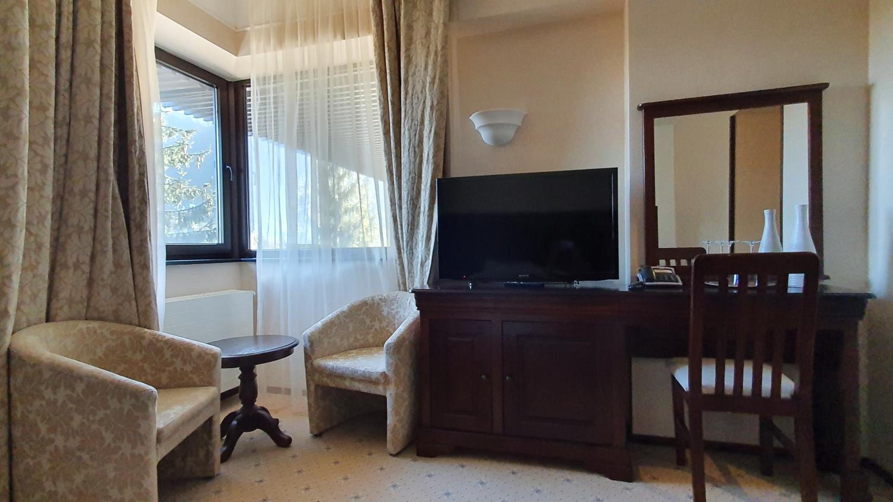 Apartment with Mountain View - Photo 11