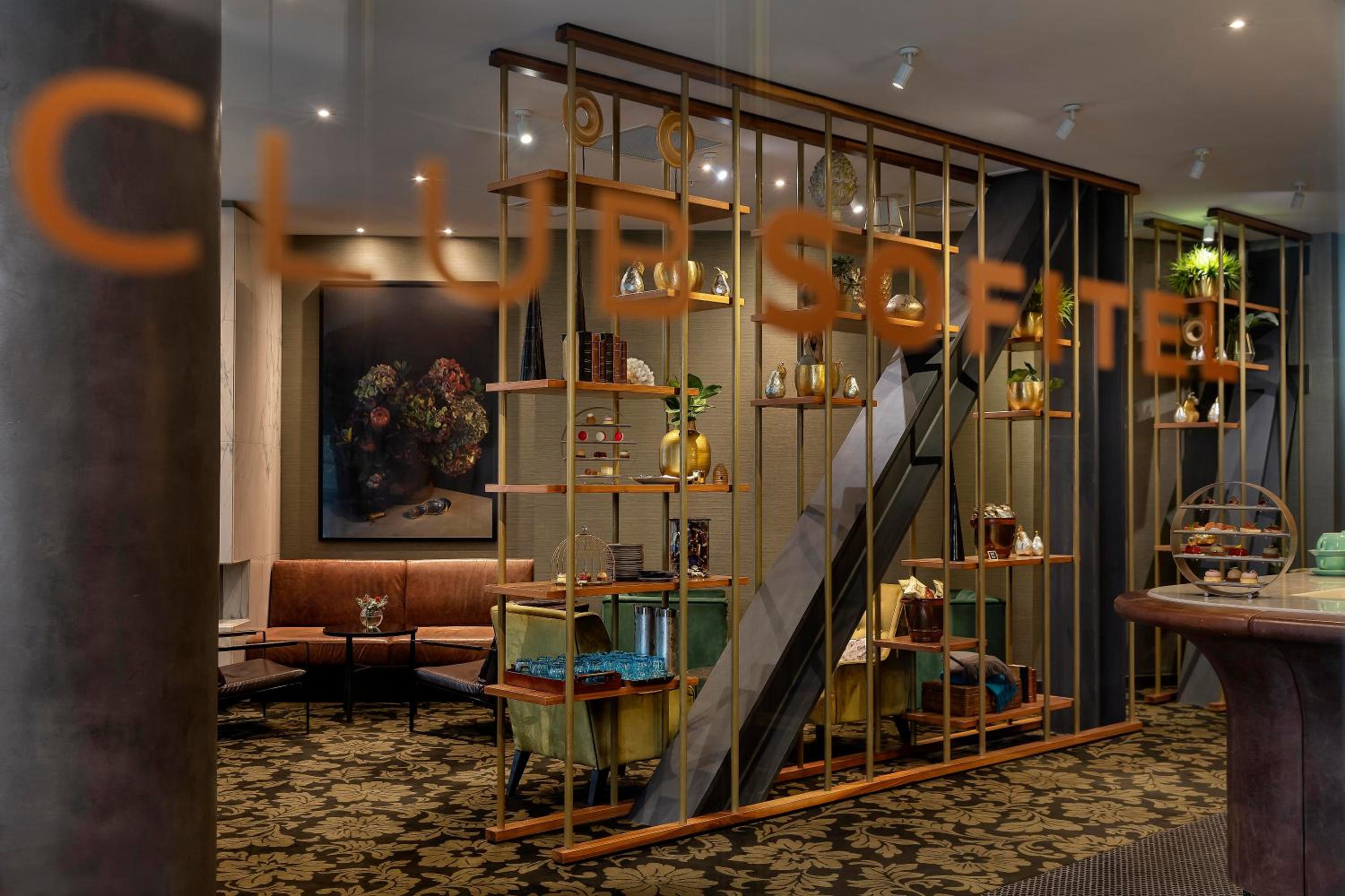 Luxury King Room with Club Access photo 2
