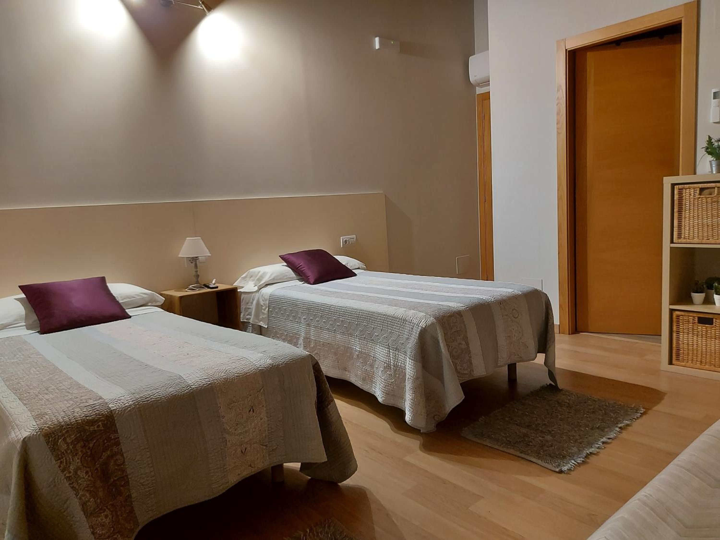 Quadruple Room with Private Bathroom photo 3