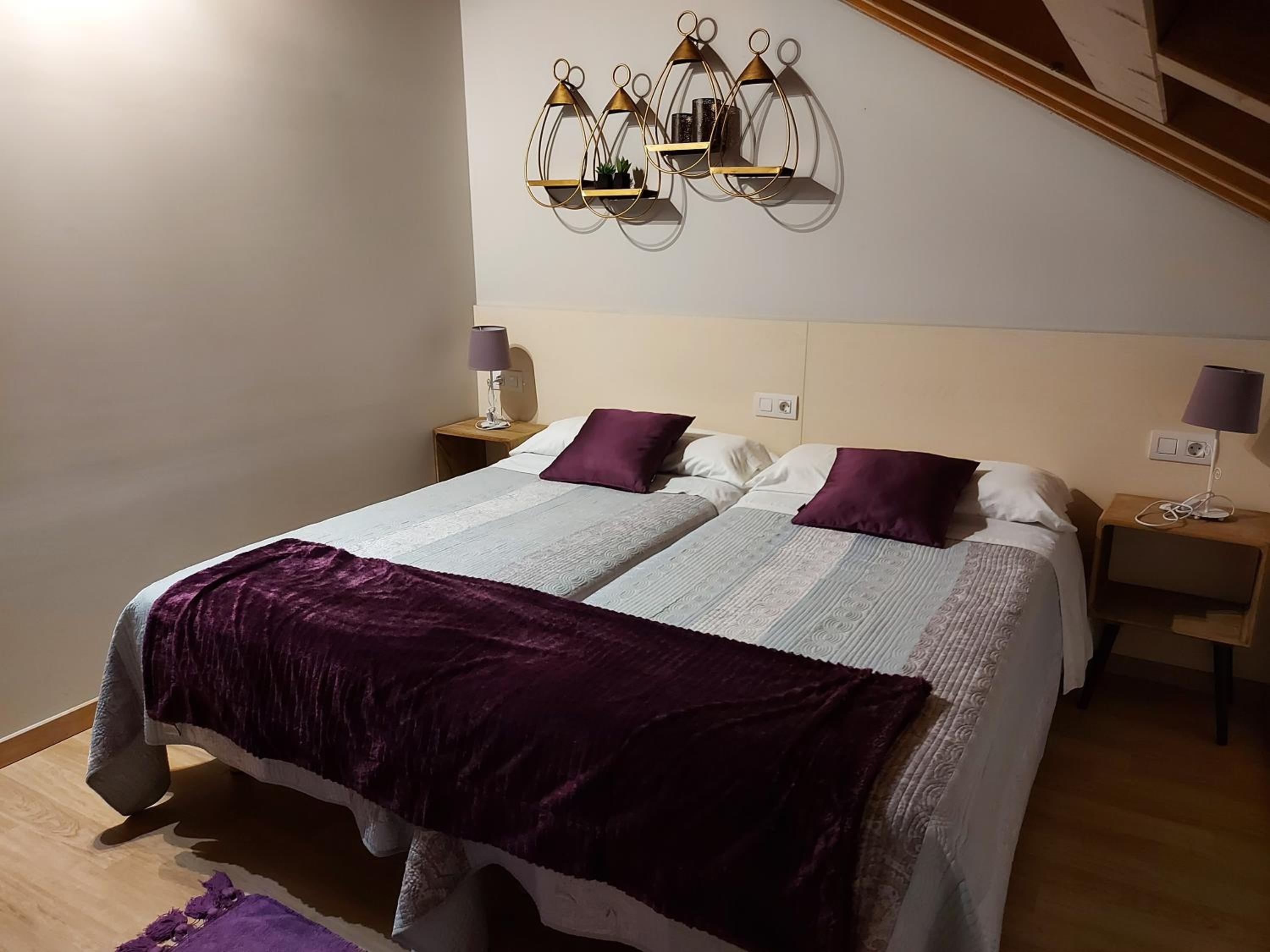 Twin Room with Private Bathroom - Photo 1