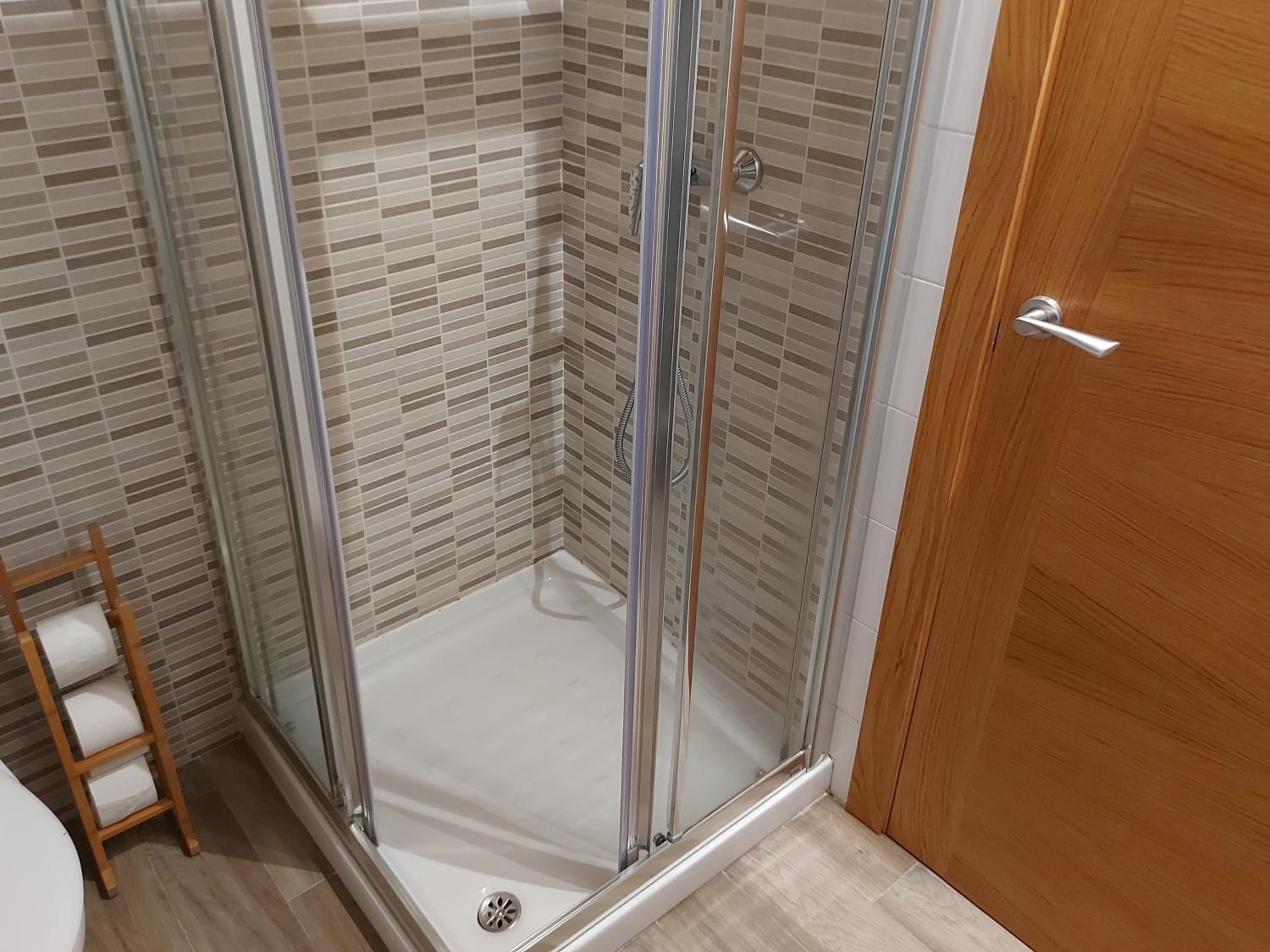 Quadruple Room with Private Bathroom photo 2