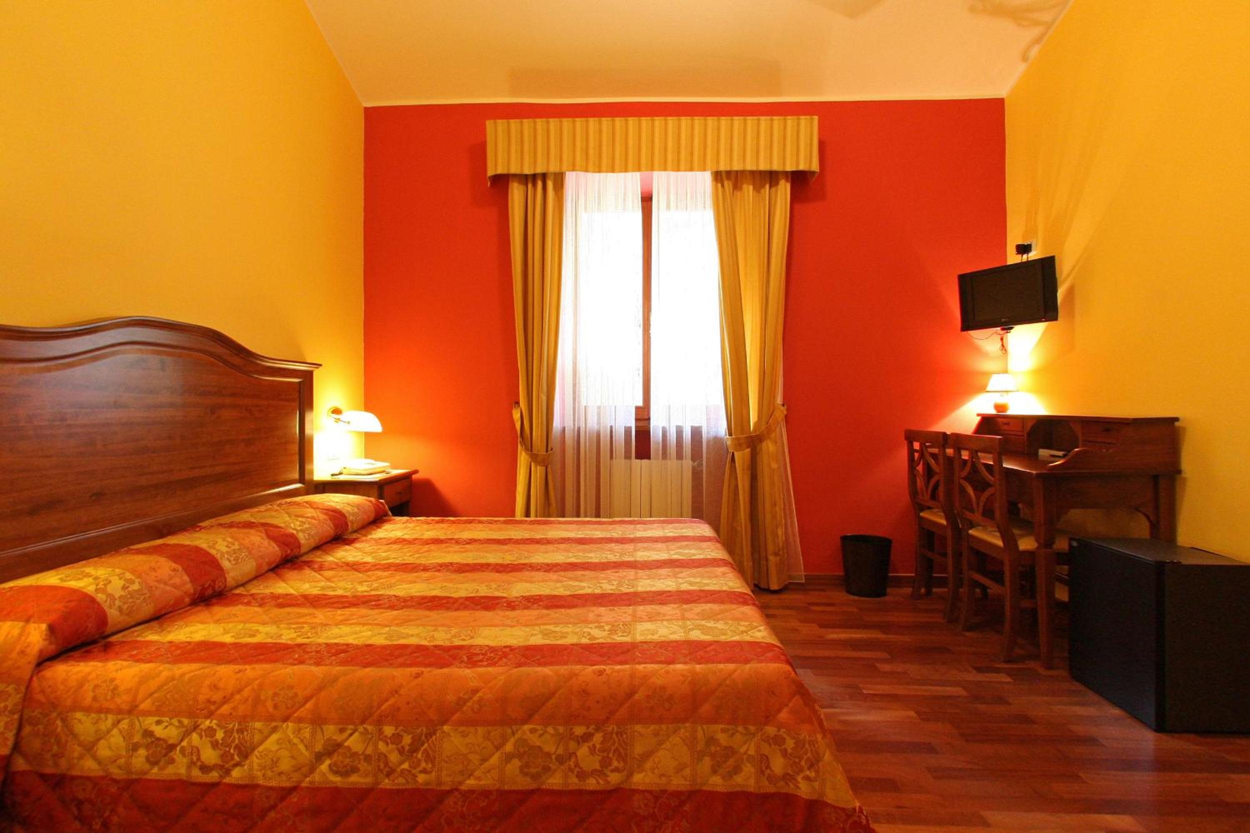 Double Room - Photo 6