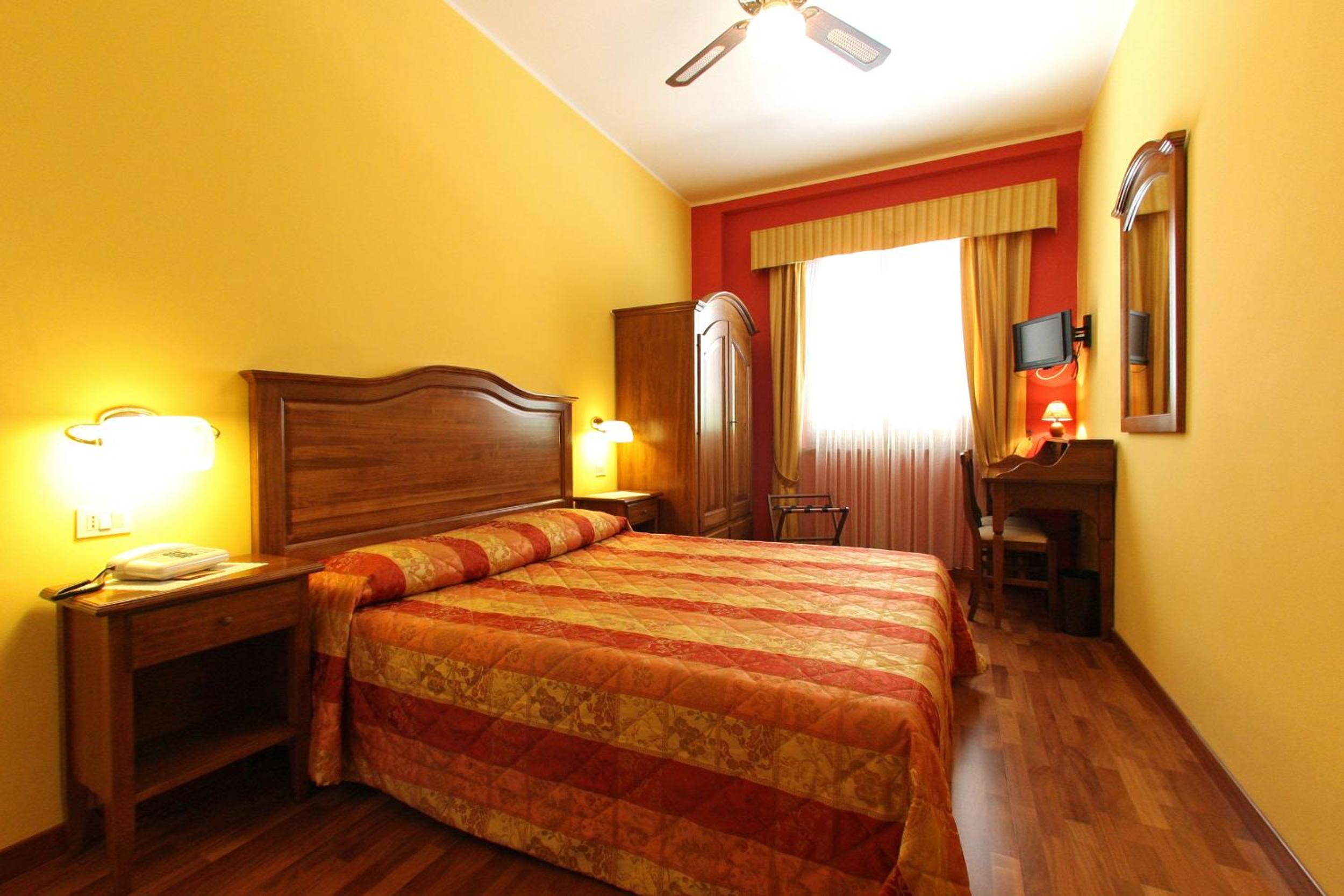 Double Room - Photo 3