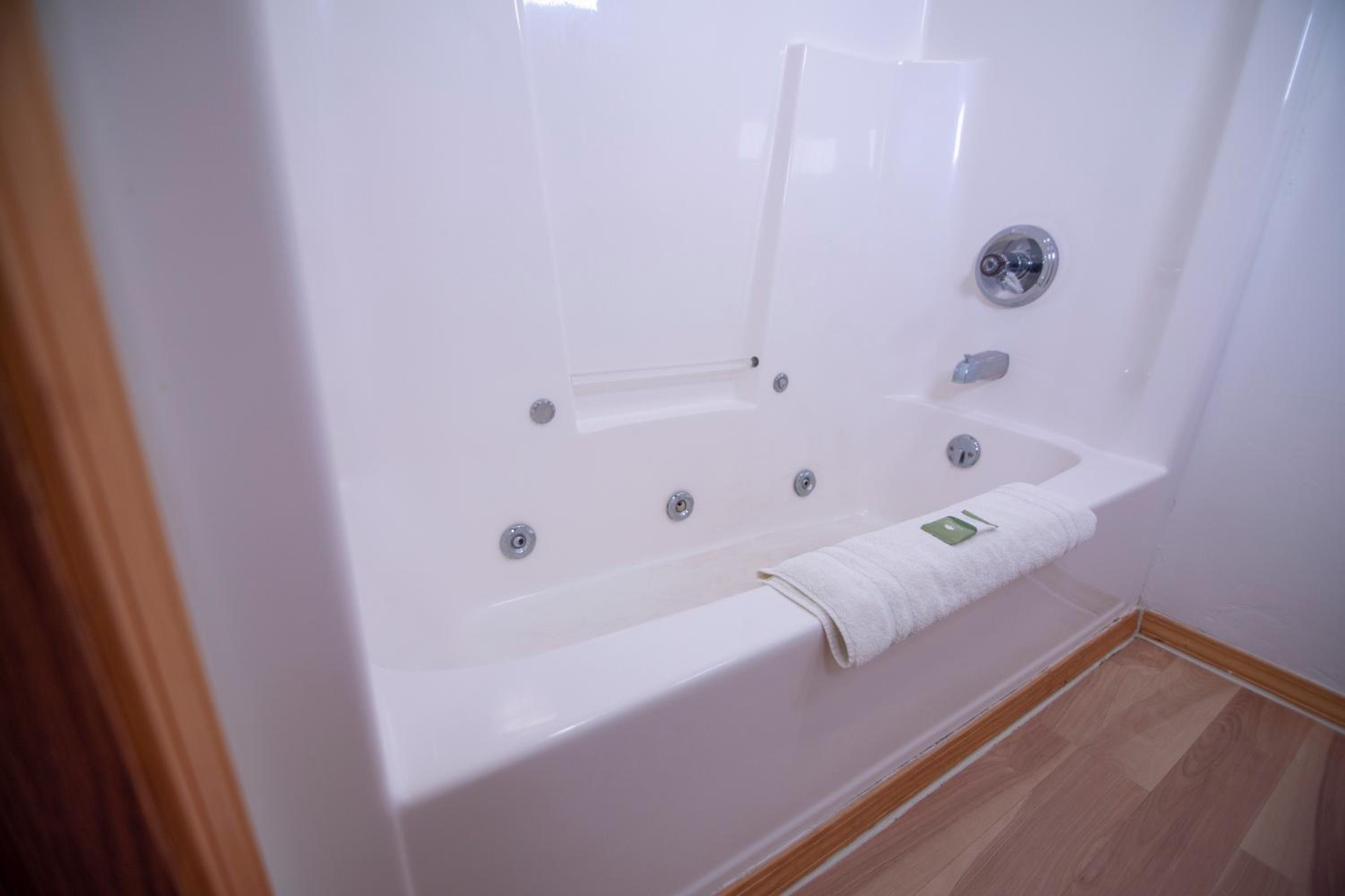 Queen Room with Spa Bath