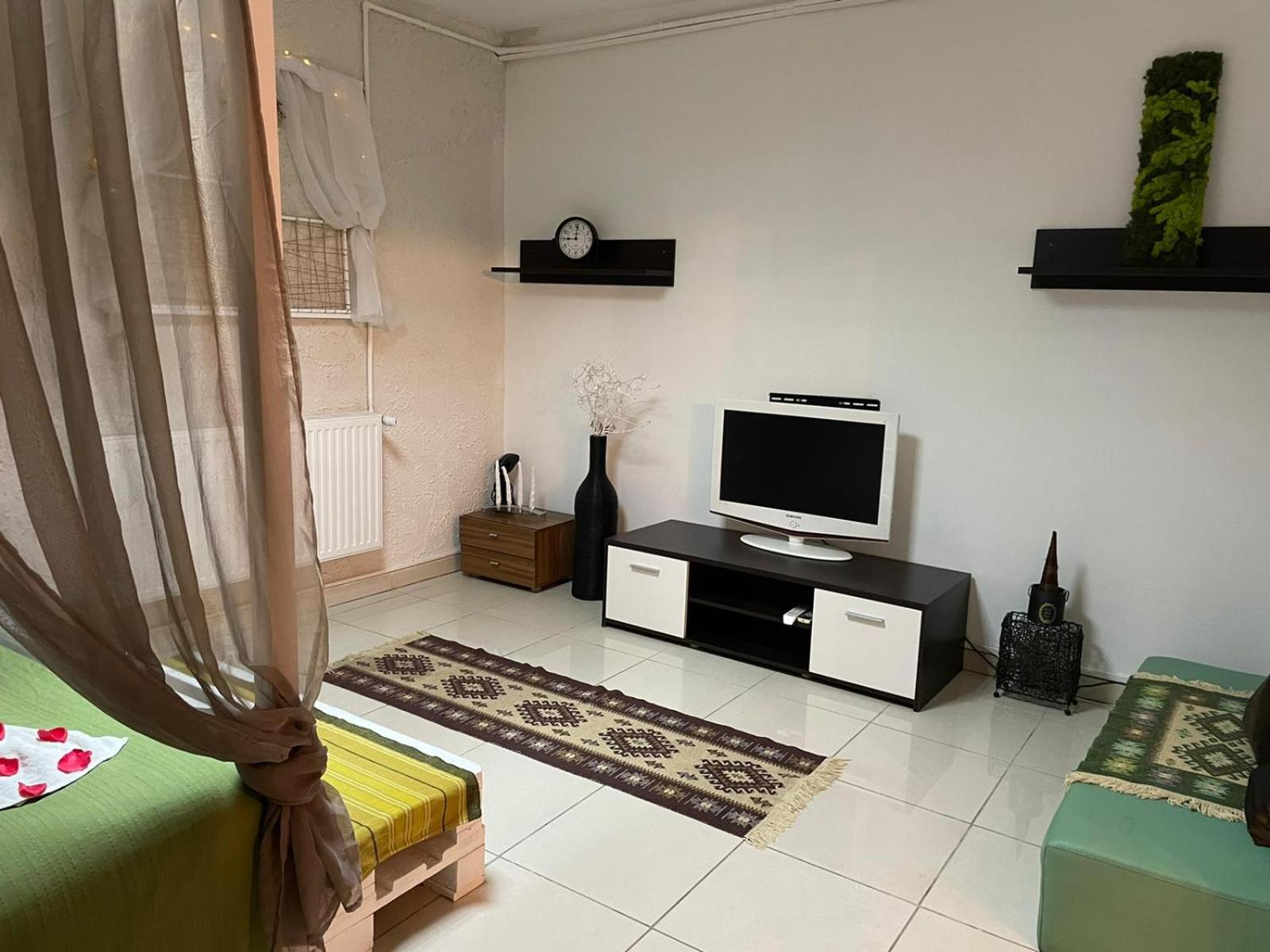 One-Bedroom Apartment - Photo 15