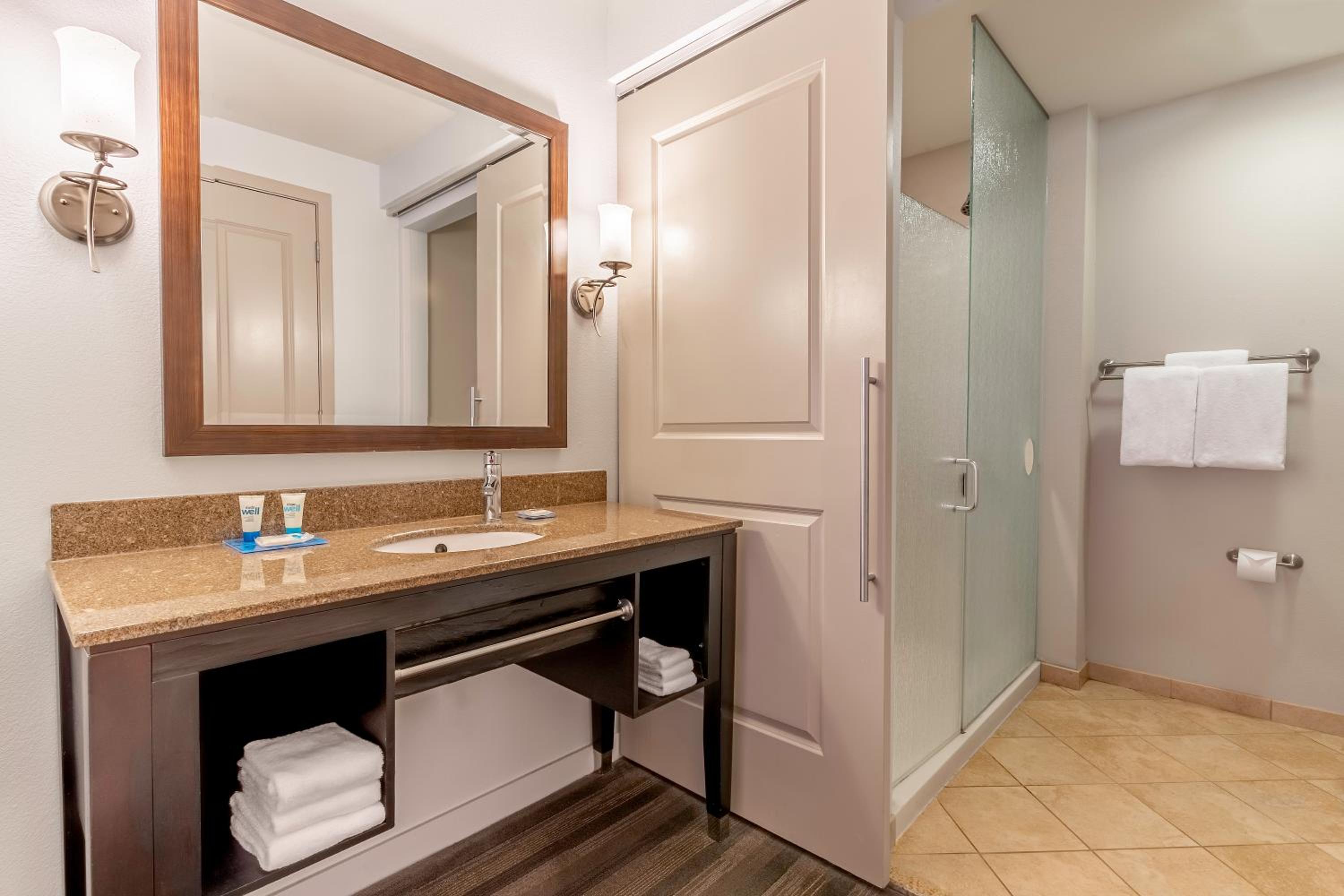 One-Bedroom King Suite - Photo 3