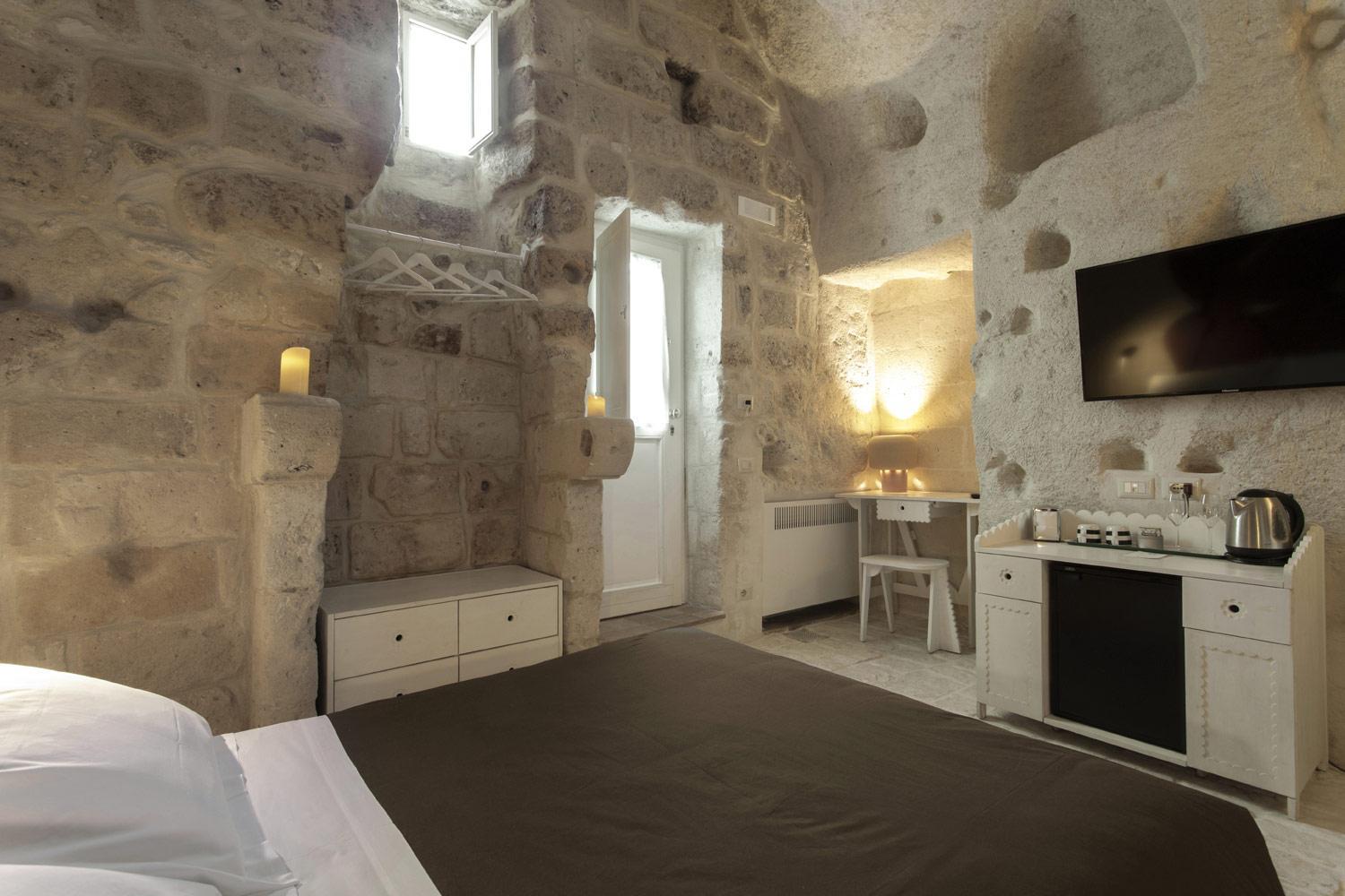 Camera matrimoniale con letto alla francese