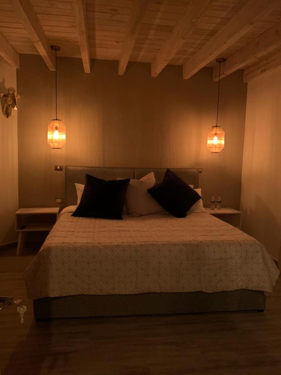 Standard King Room - Photo 3