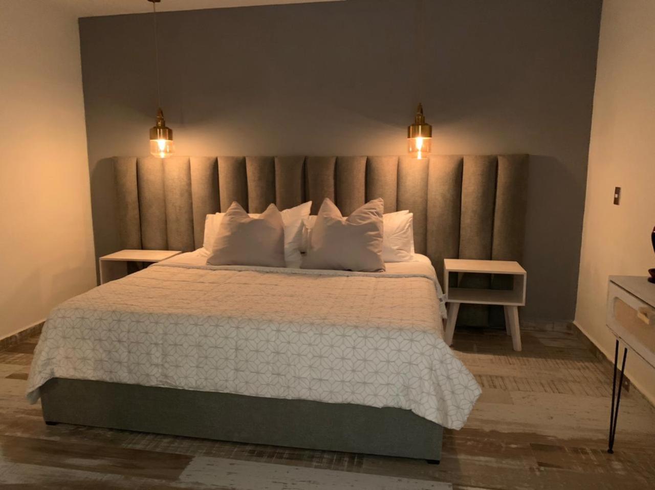 Deluxe Double Room with Bath - Photo 9