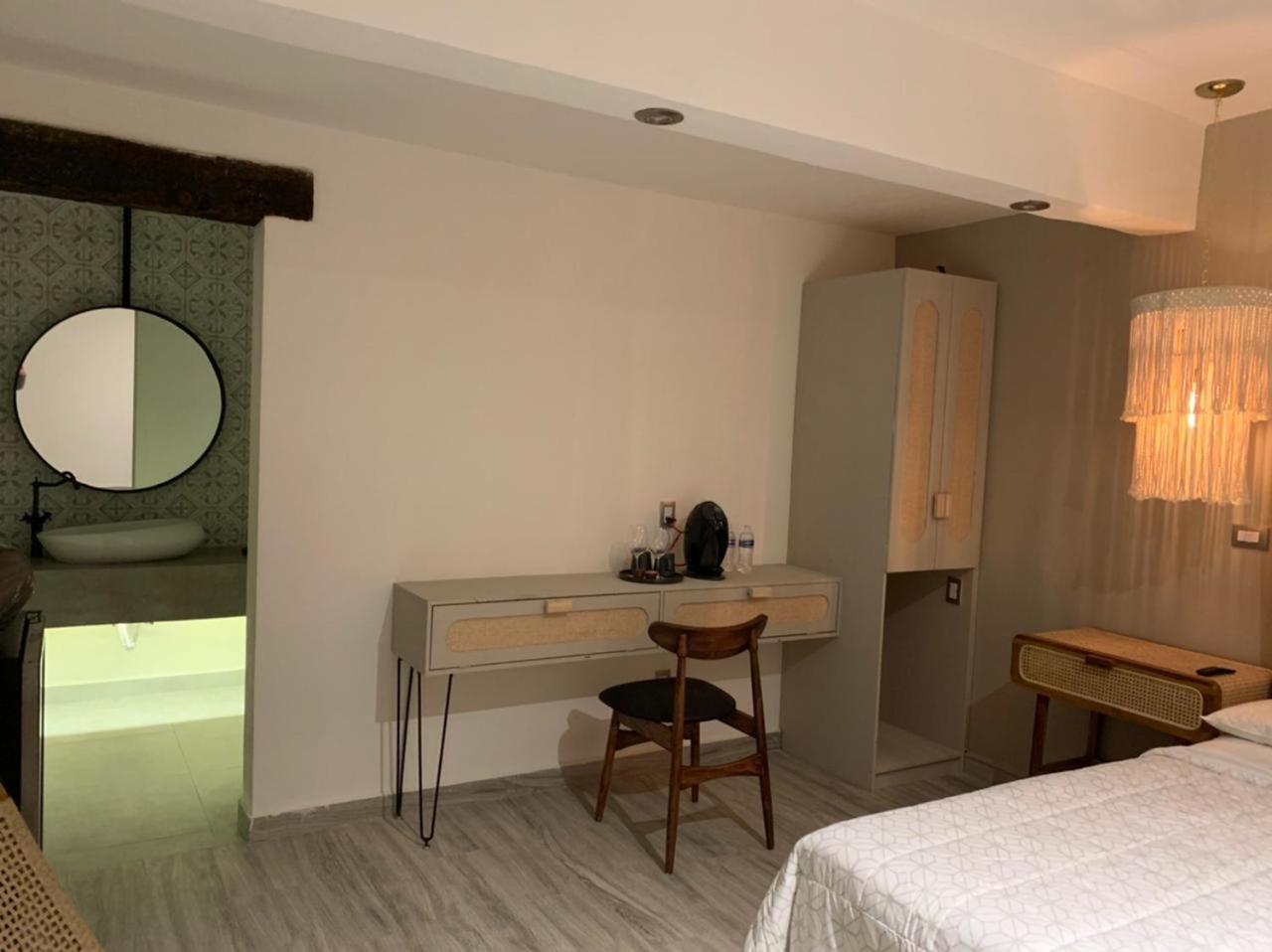 Deluxe Room - Photo 5