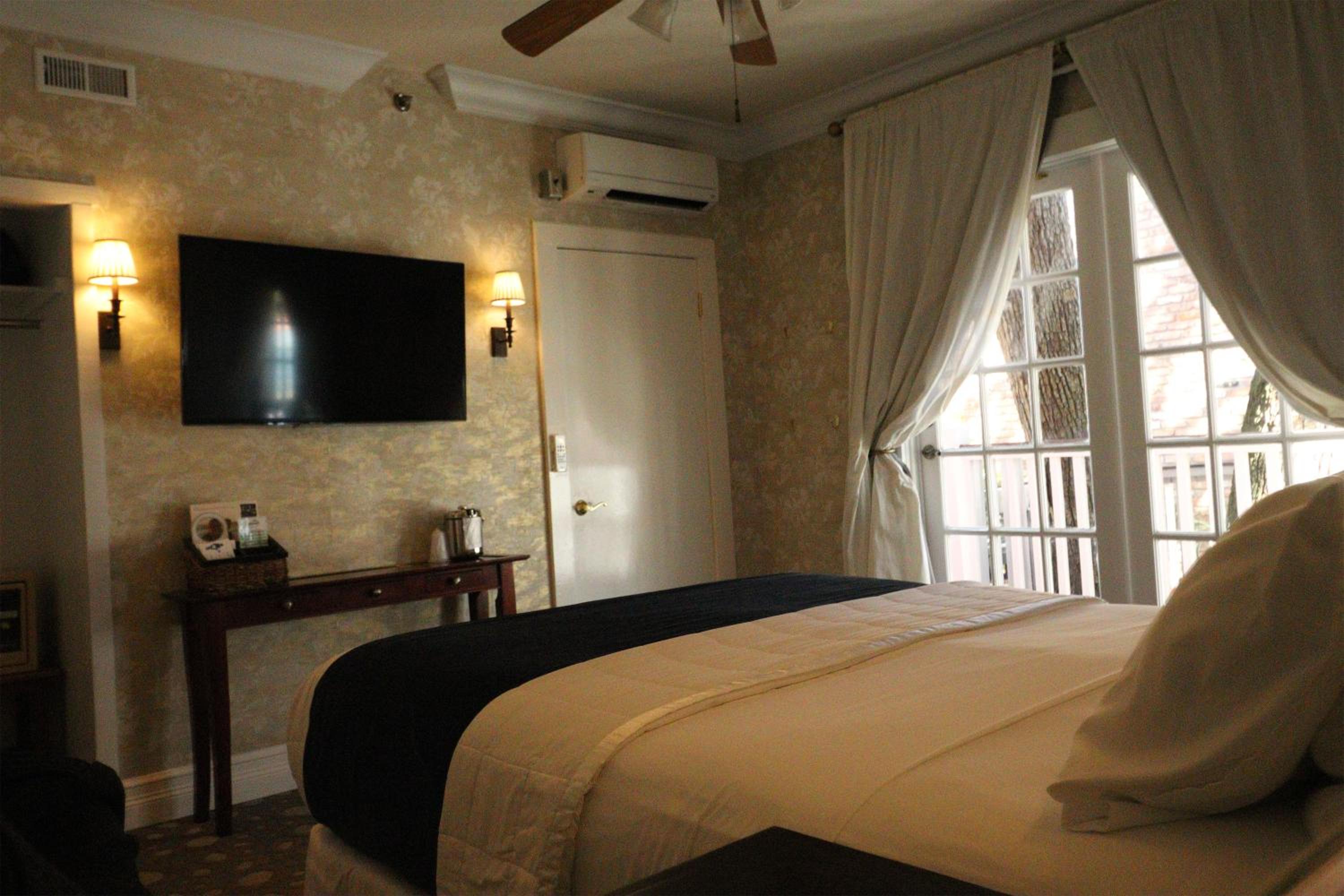 Queen Room - Disability Access photo 2