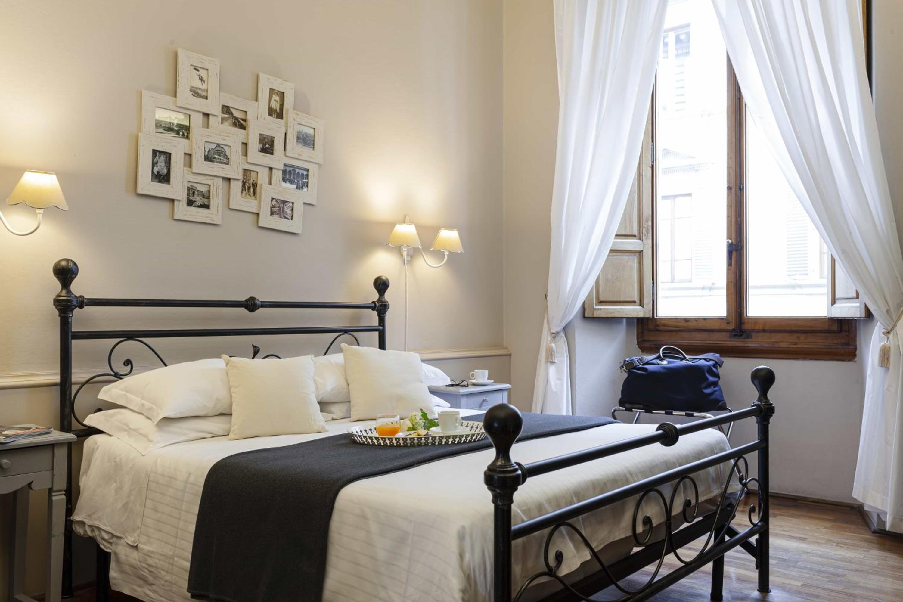 Double Room with Private External Bathroom photo 1