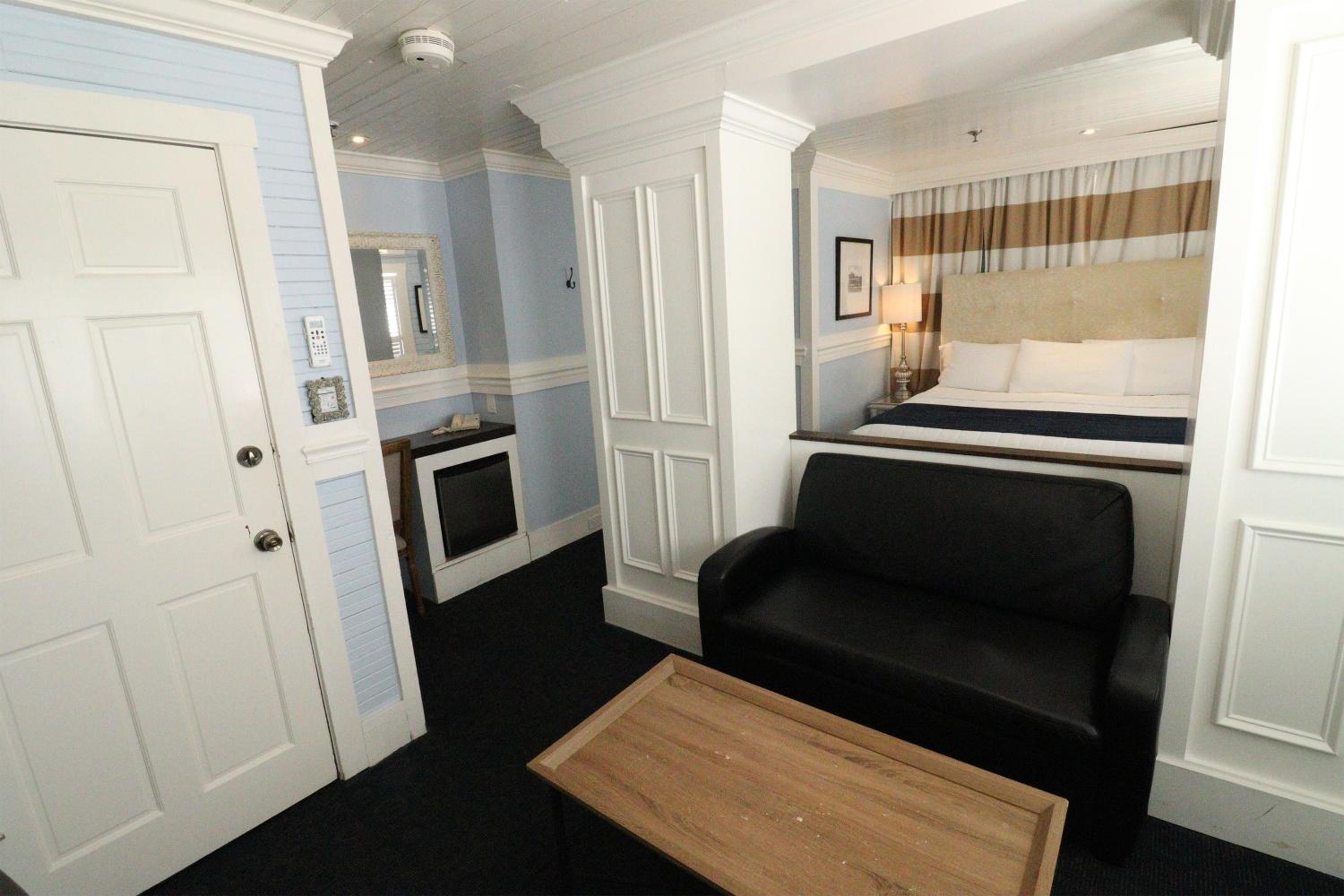 Yacht Club Suite photo 2