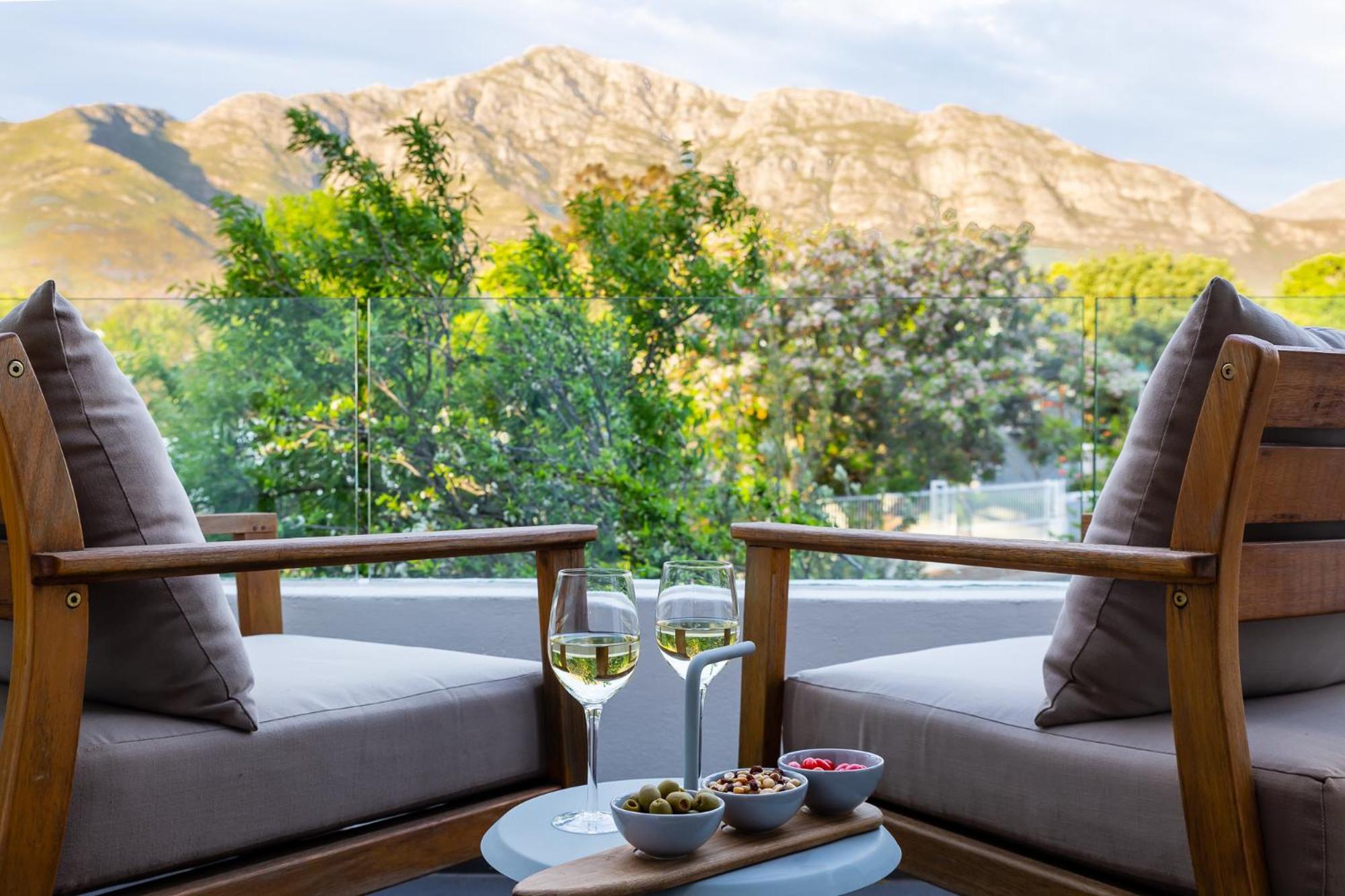 Suite with Balcony - Photo 7