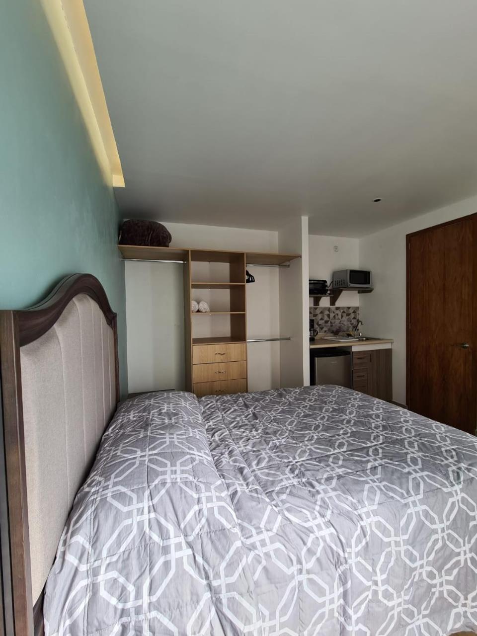 One-Bedroom Apartment - Photo 1